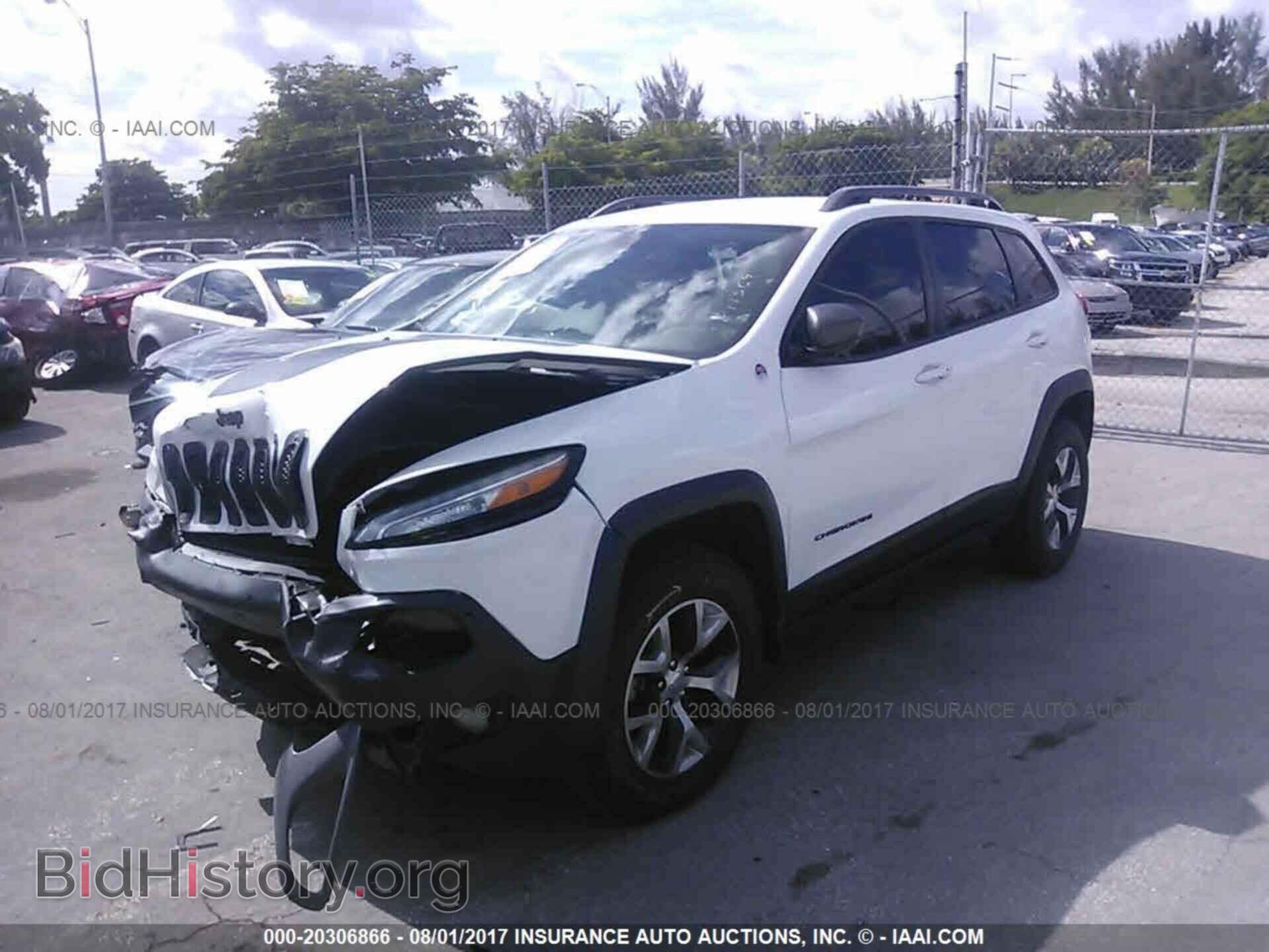 2014 Jeep Cherokee - VIN: 1C4PJMBS8EW211369 - Photo 2