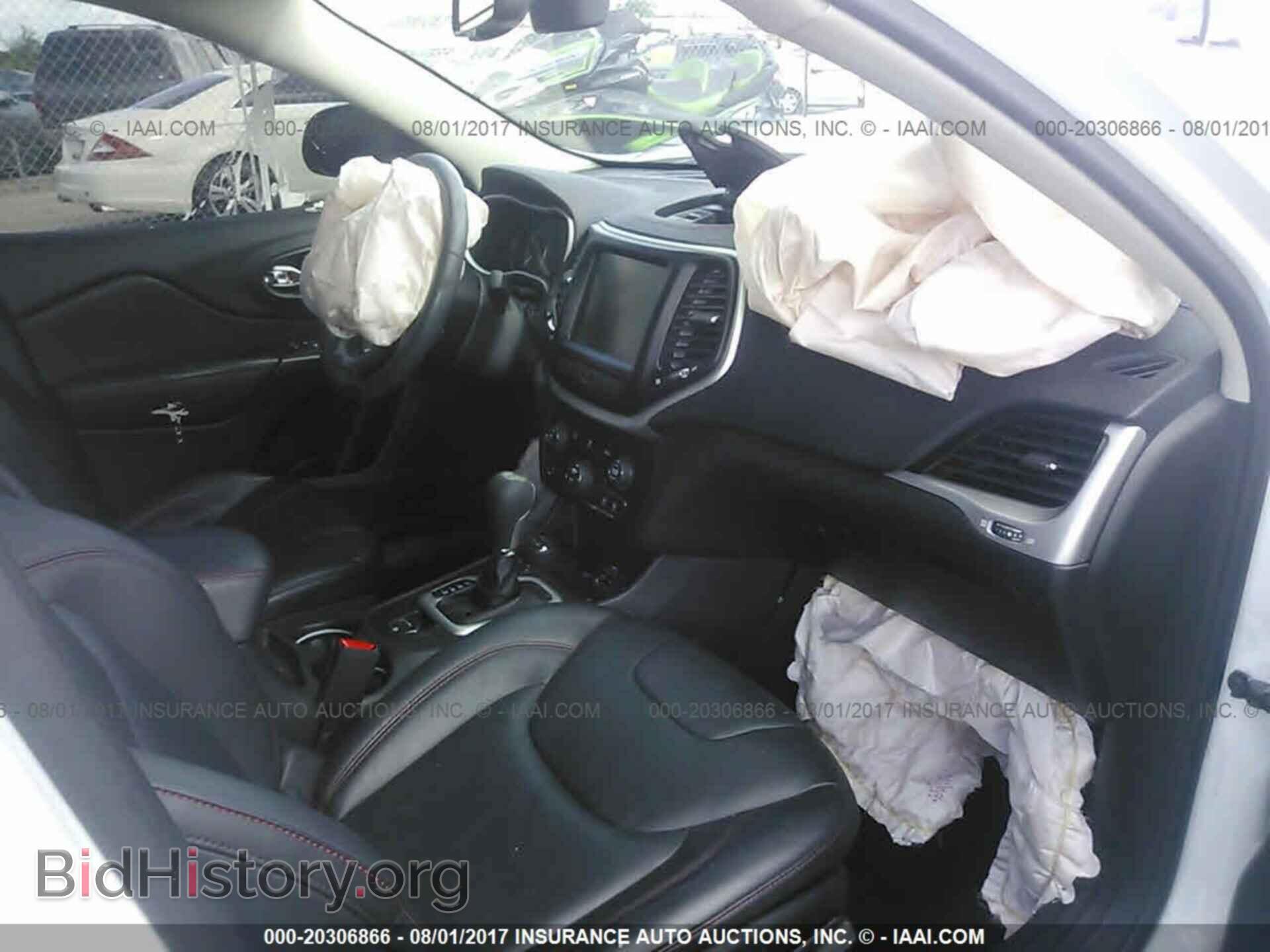 2014 Jeep Cherokee - VIN: 1C4PJMBS8EW211369 - Photo 5