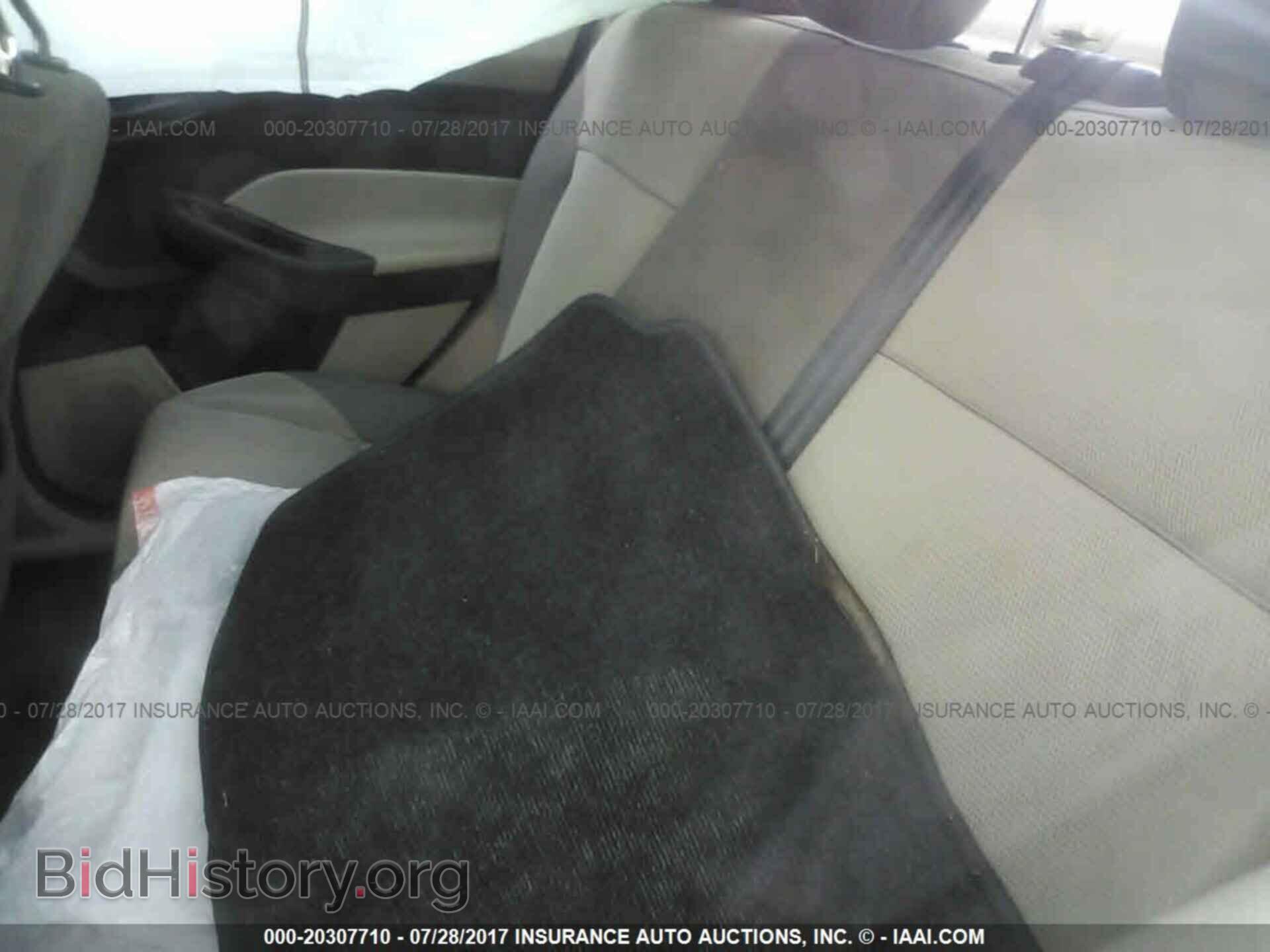 2012 Ford Focus - VIN: 1FAHP3F28CL258493 - Photo 8