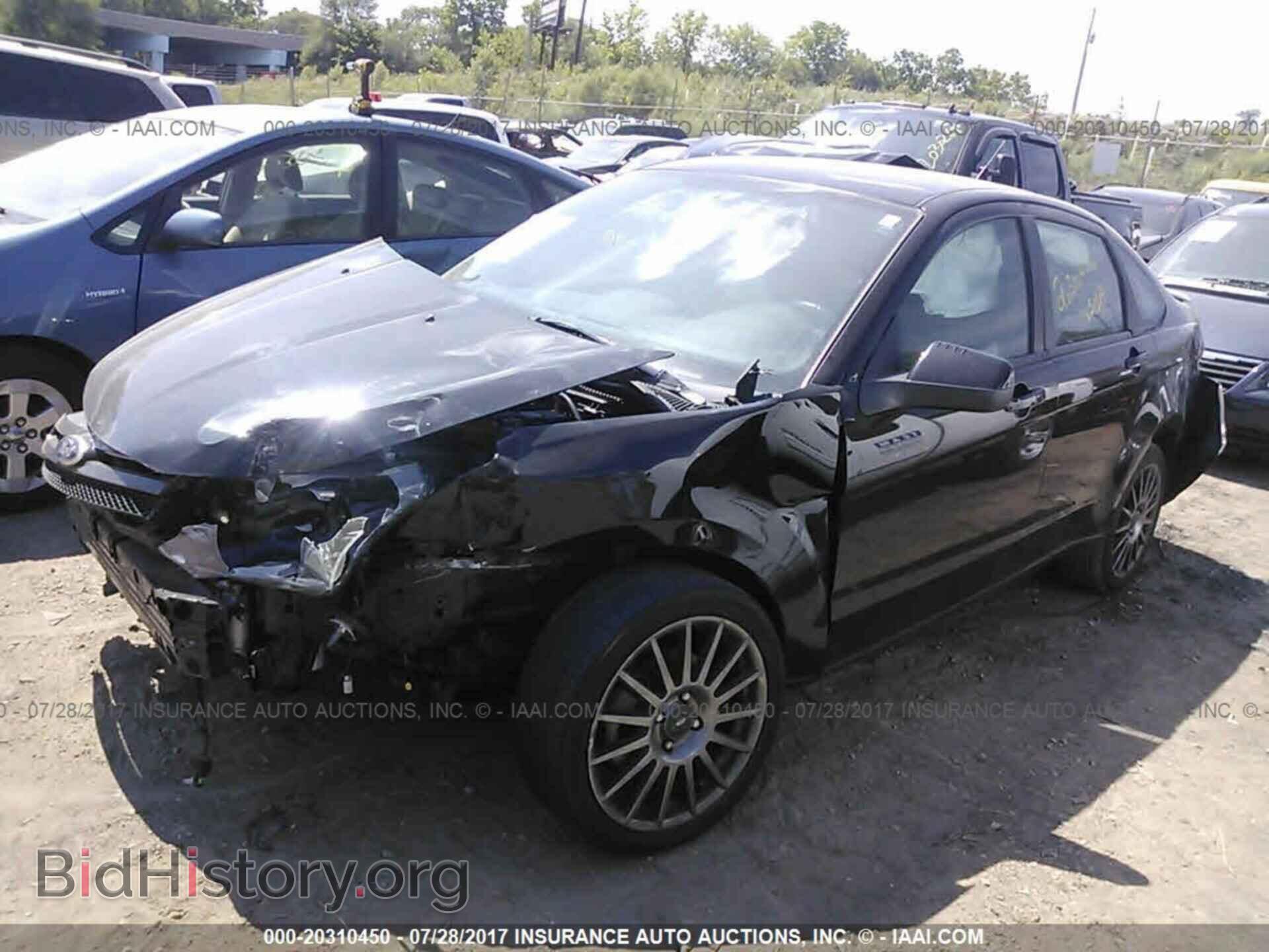 2011 Ford Focus - VIN: 1FAHP3GN3BW133536 - Фото 2