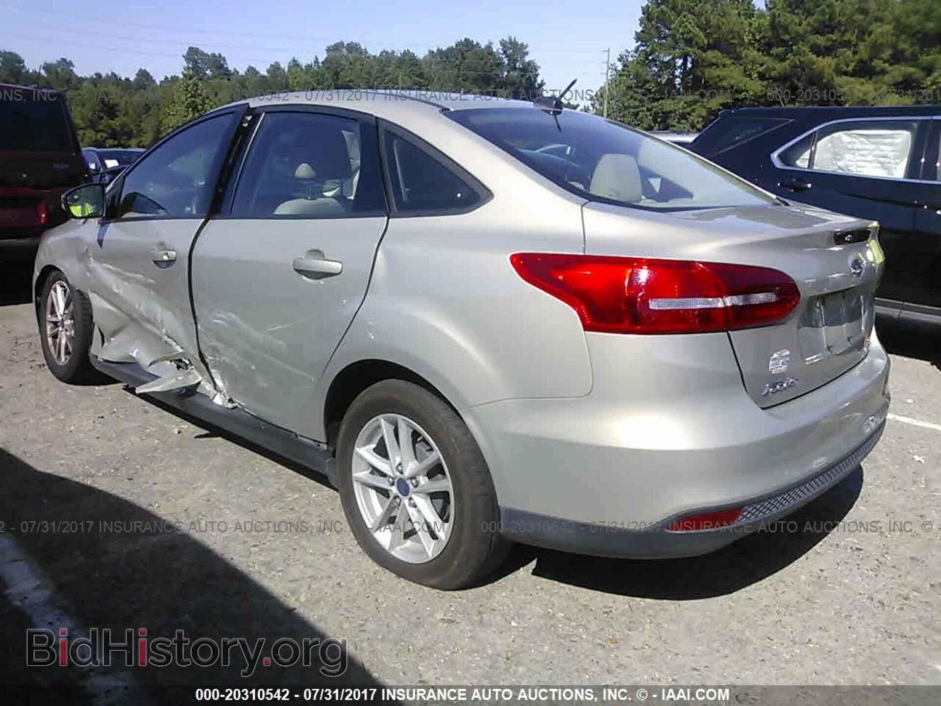 2015 Ford Focus - VIN: 1FADP3F28FL227568 - Photo 3