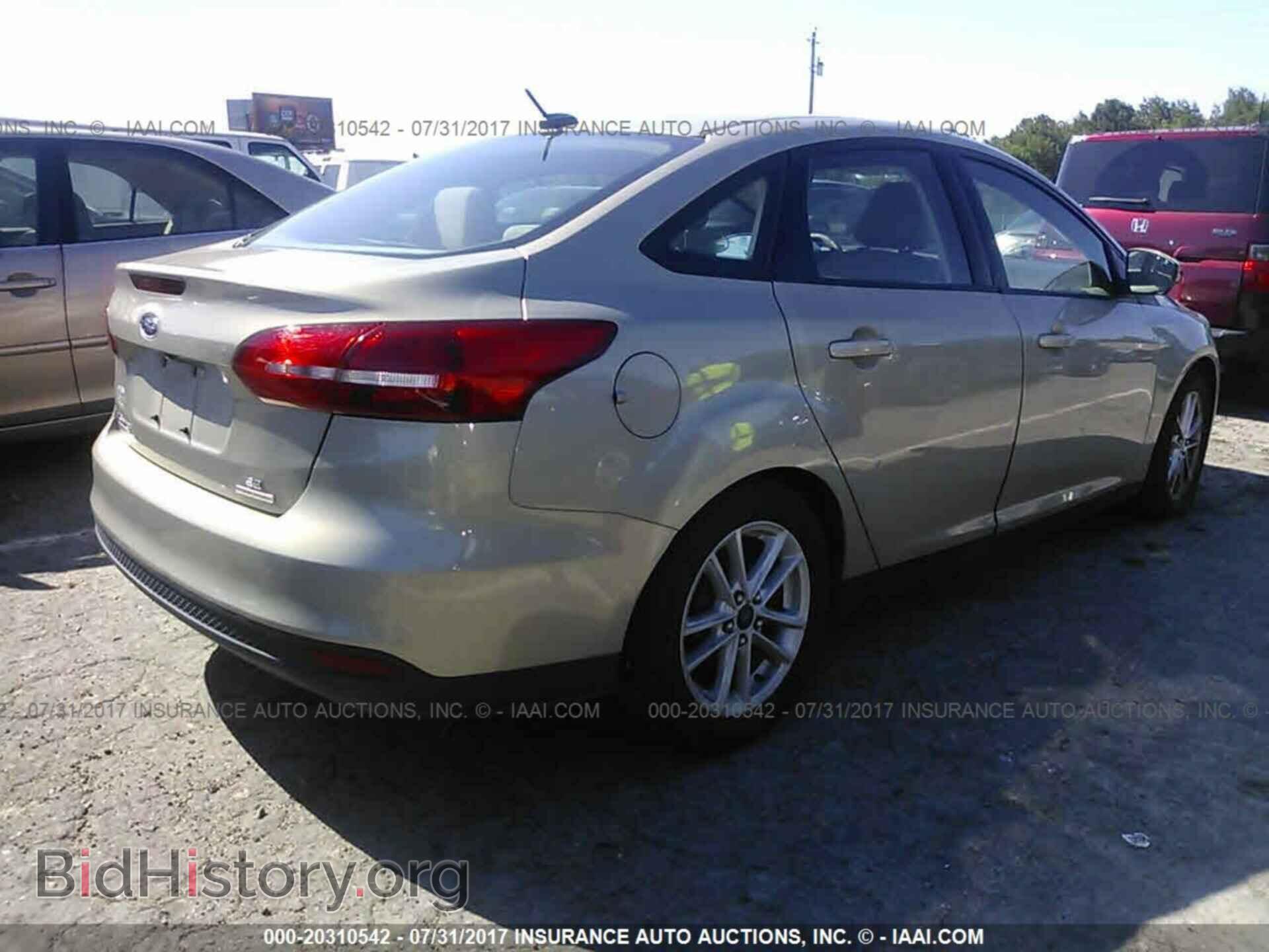 2015 Ford Focus - VIN: 1FADP3F28FL227568 - Photo 4