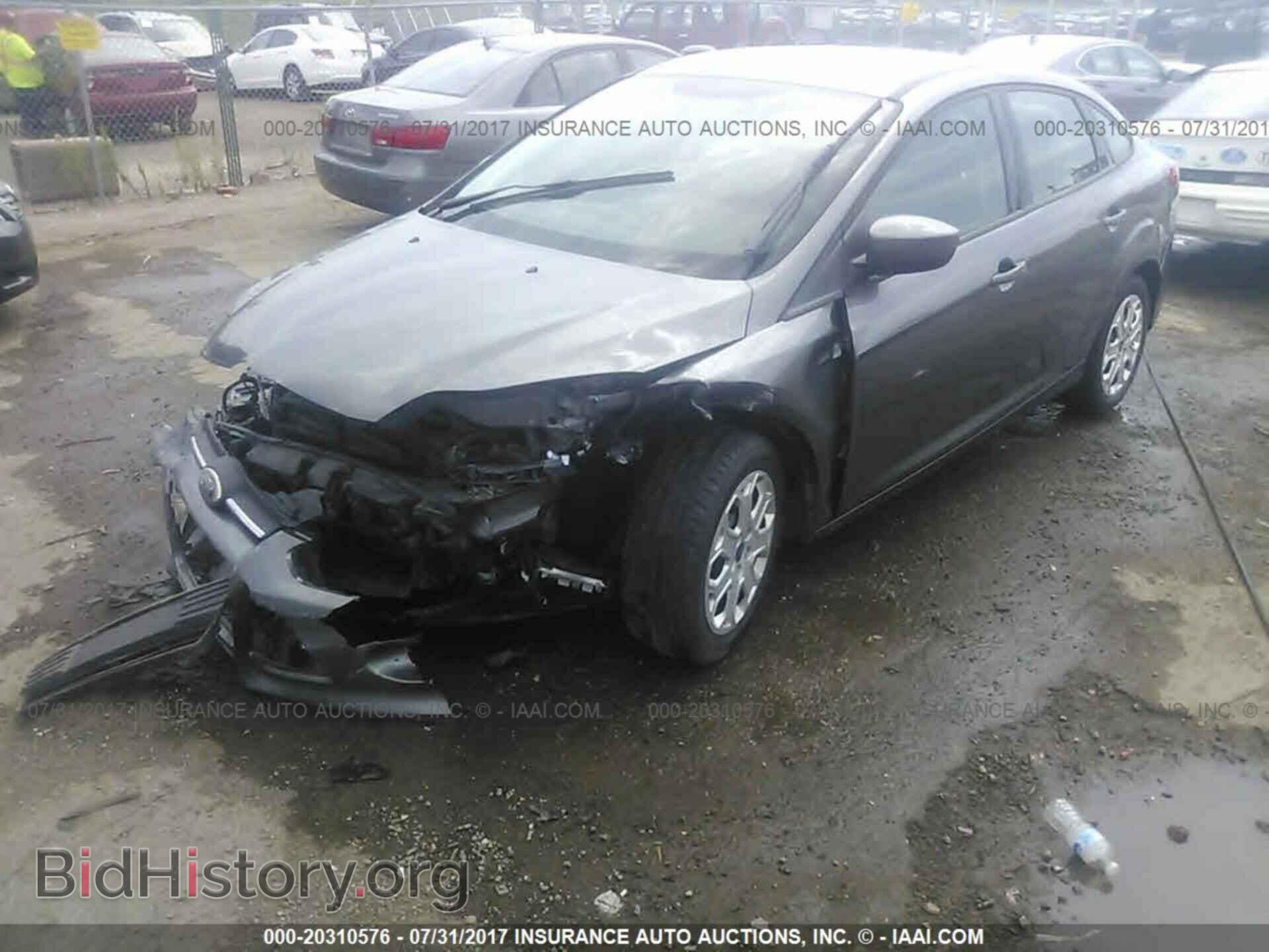 2012 Ford Focus - VIN: 1FAHP3F21CL195785 - Photo 2