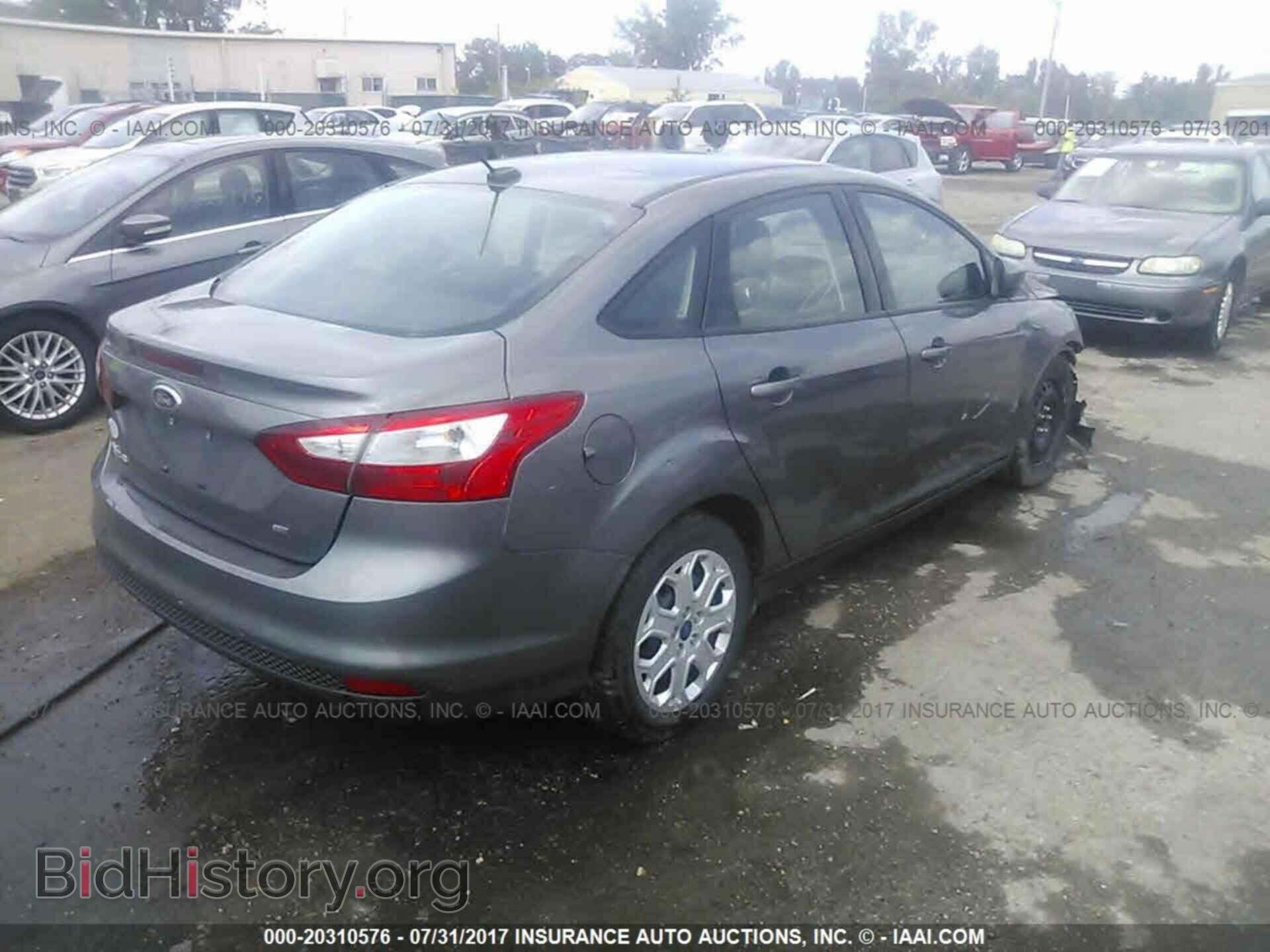 2012 Ford Focus - VIN: 1FAHP3F21CL195785 - Photo 4