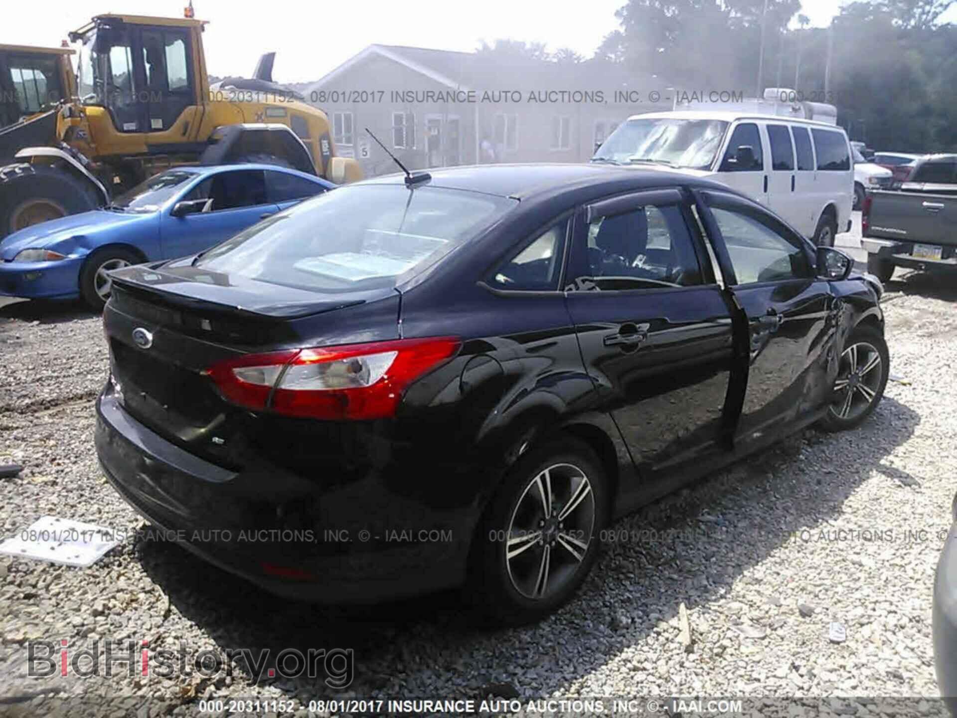 2012 Ford Focus - VIN: 1FAHP3F2XCL255370 - Photo 4
