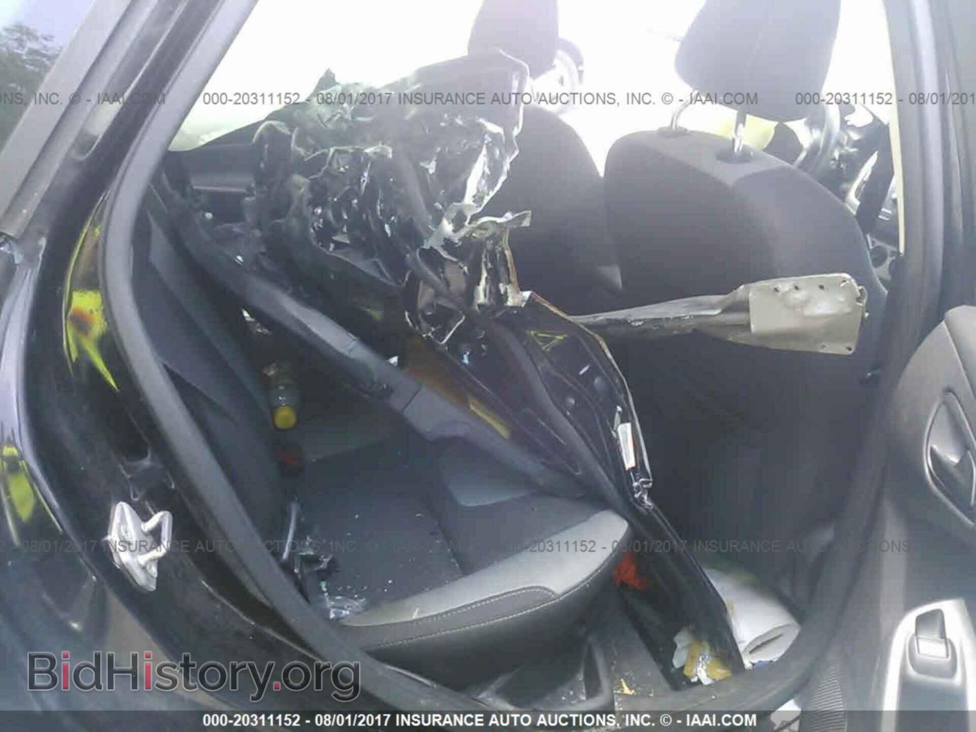 2012 Ford Focus - VIN: 1FAHP3F2XCL255370 - Photo 8