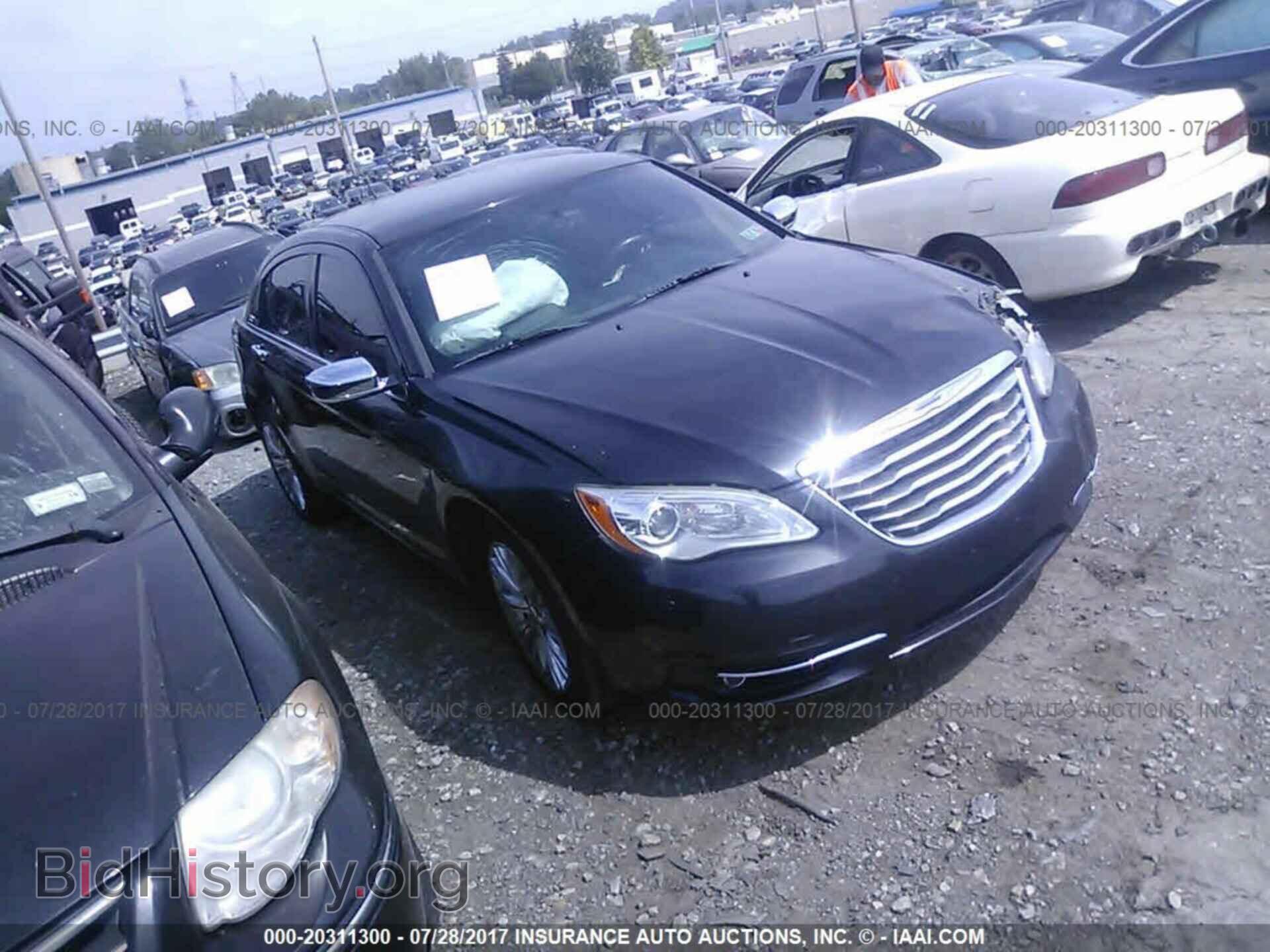 Photo 1C3BC2FG3BN516489 - Chrysler 200 2011