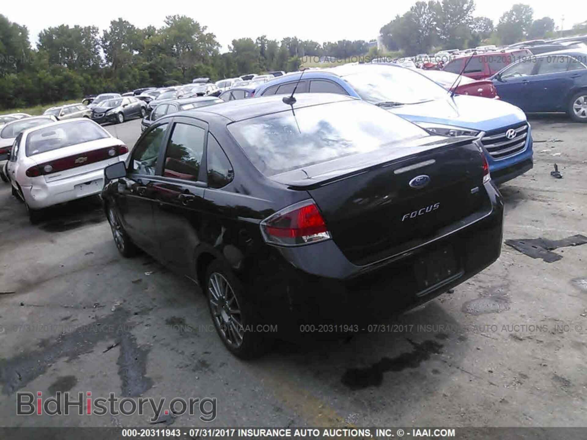 2011 Ford Focus - VIN: 1FAHP3GN1BW117366 - Фото 3