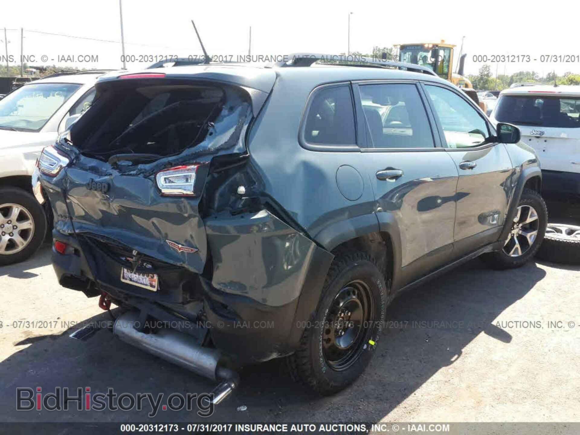 2014 Jeep Cherokee - VIN: 1C4PJMBS2EW187070 - Photo 4