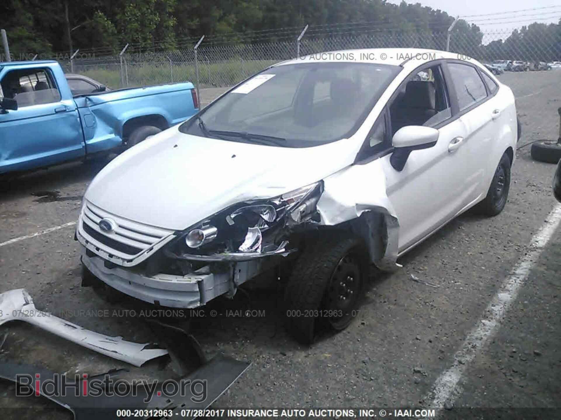 2013 Ford Fiesta - VIN: 3FADP4AJ2DM199377 - Фото 2