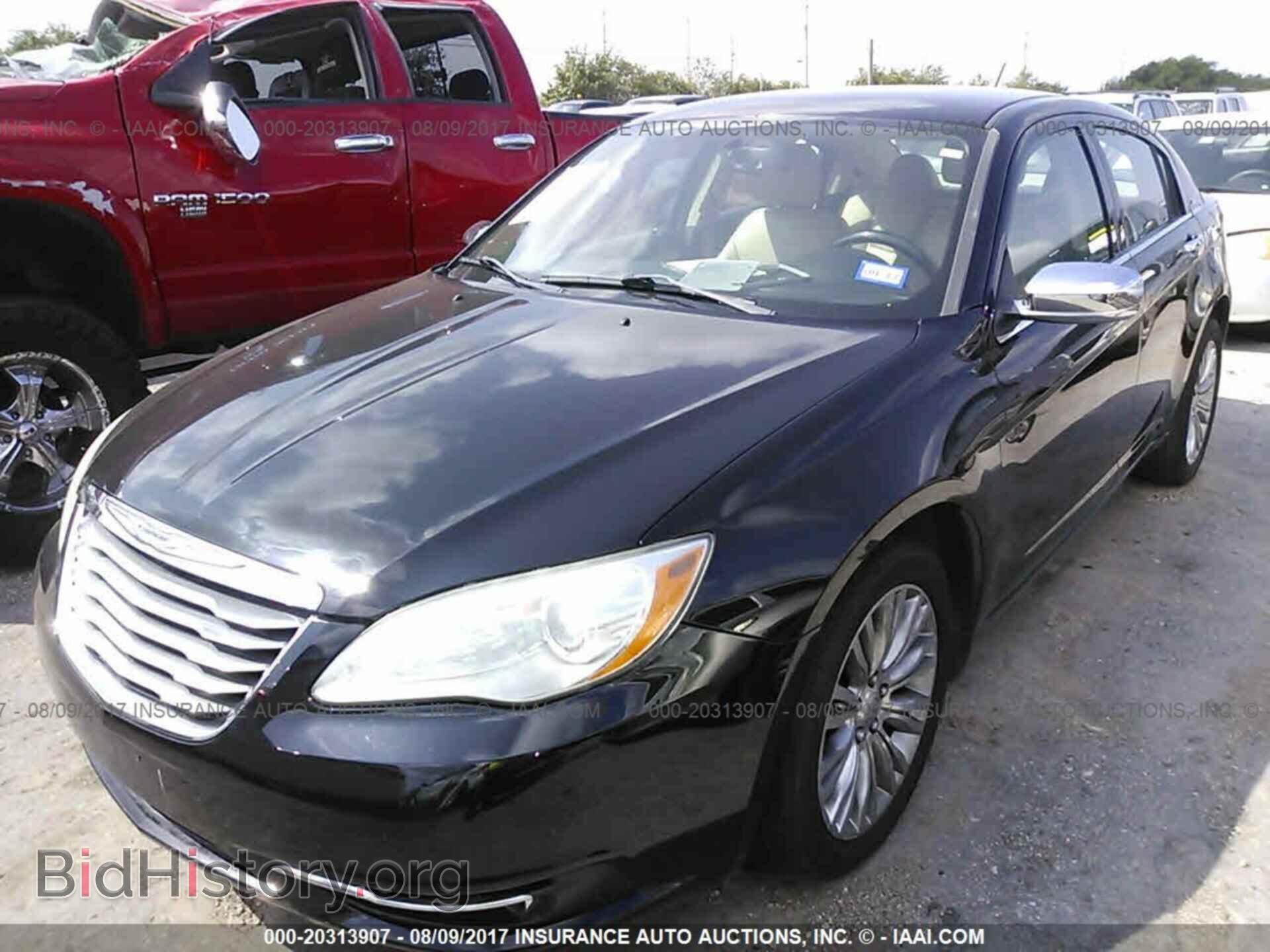 2011 Chrysler 200 - VIN: 1C3BC2FB7BN613697 - Photo 2