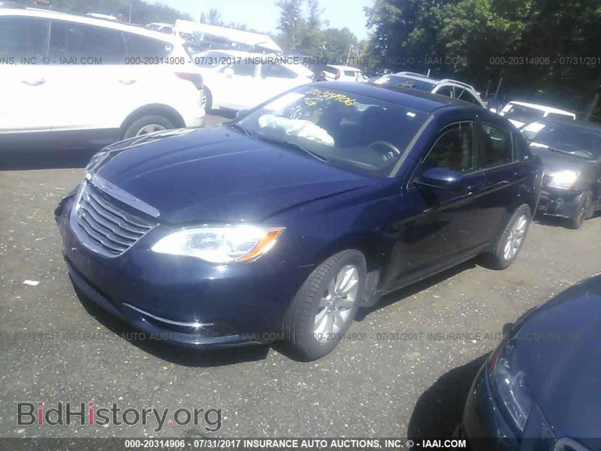 2013 Chrysler 200 - VIN: 1C3CCBBB2DN696095 - Photo 2