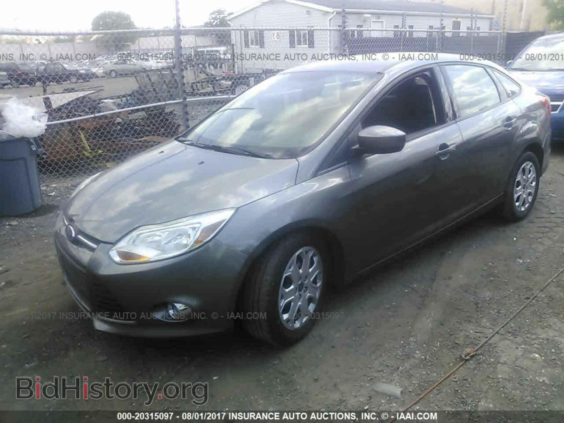 2012 Ford Focus - VIN: 1FAHP3F23CL462781 - Photo 2