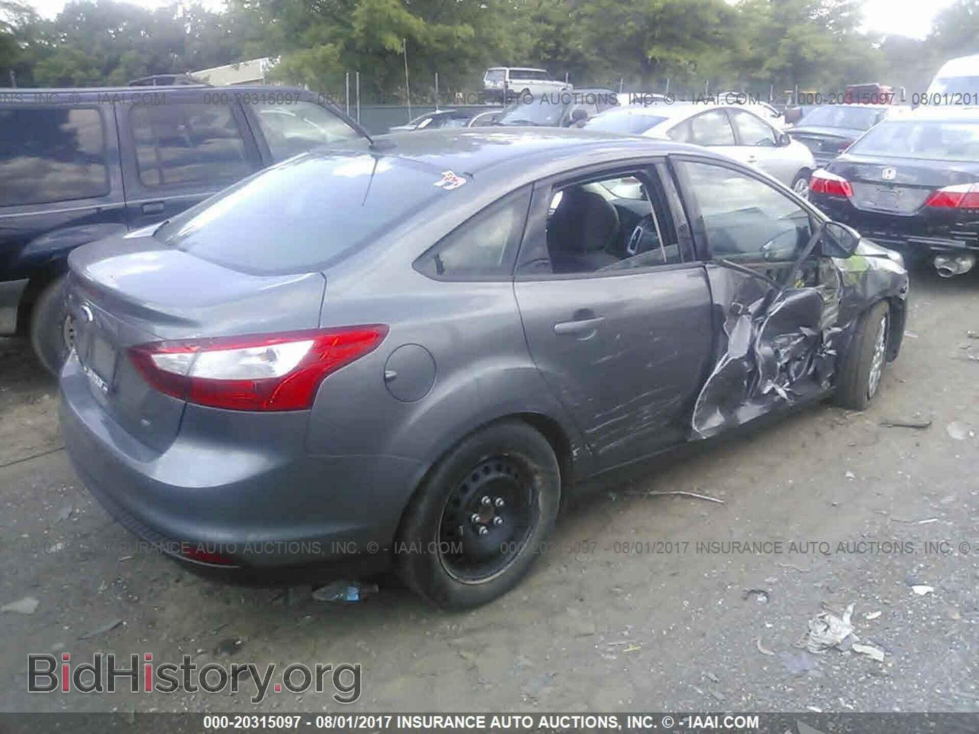 2012 Ford Focus - VIN: 1FAHP3F23CL462781 - Photo 4