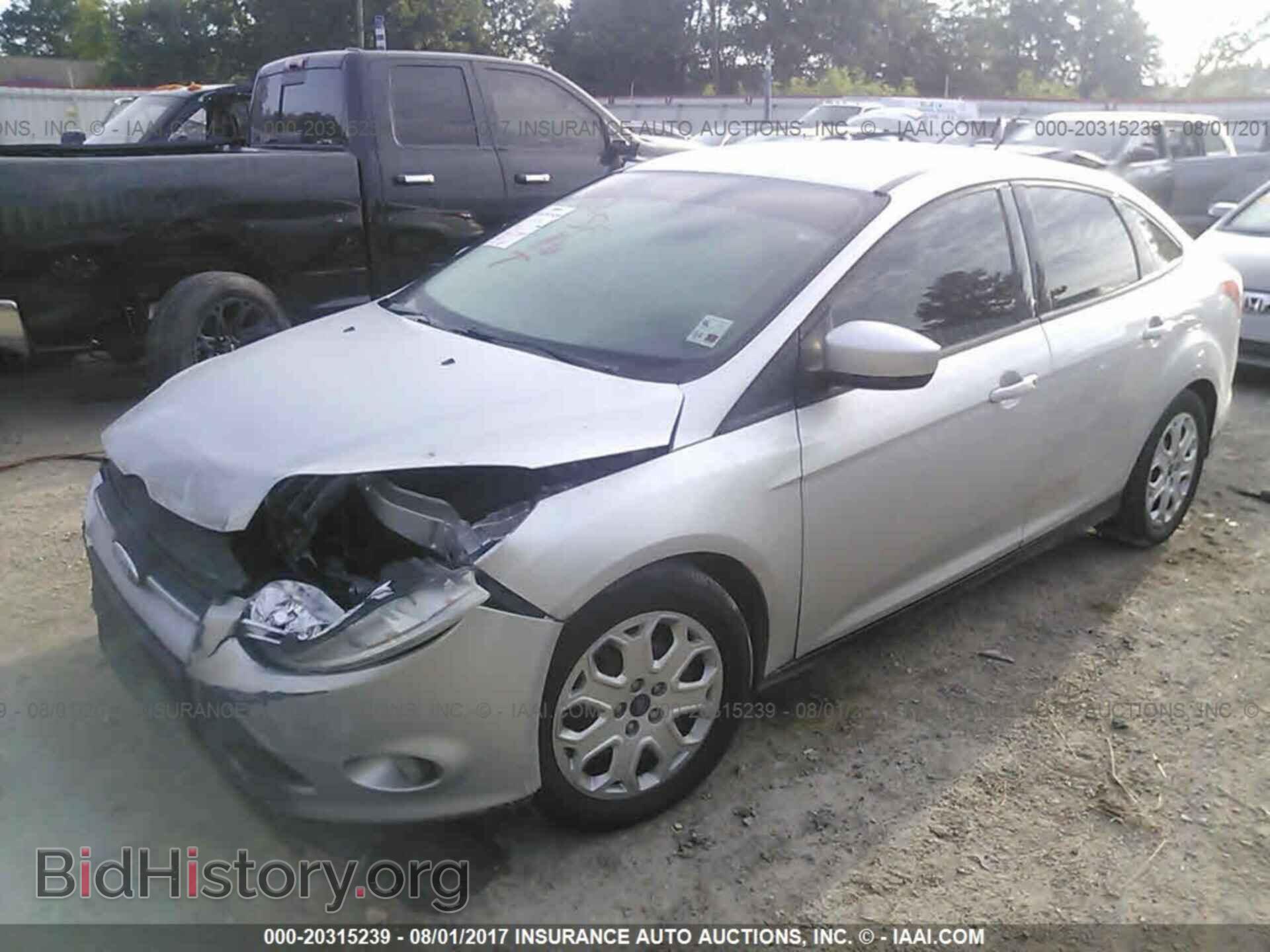 2012 Ford Focus - VIN: 1FAHP3F23CL462117 - Photo 2