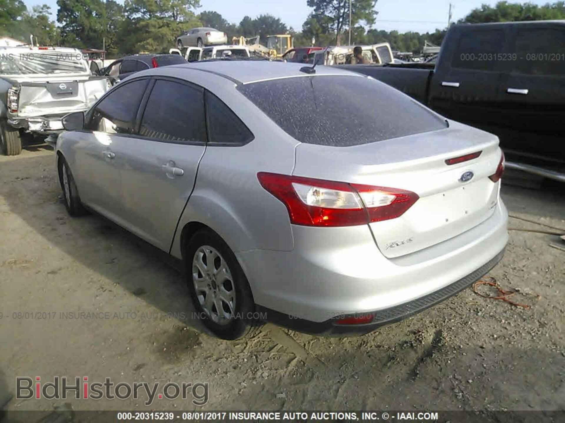 2012 Ford Focus - VIN: 1FAHP3F23CL462117 - Photo 3