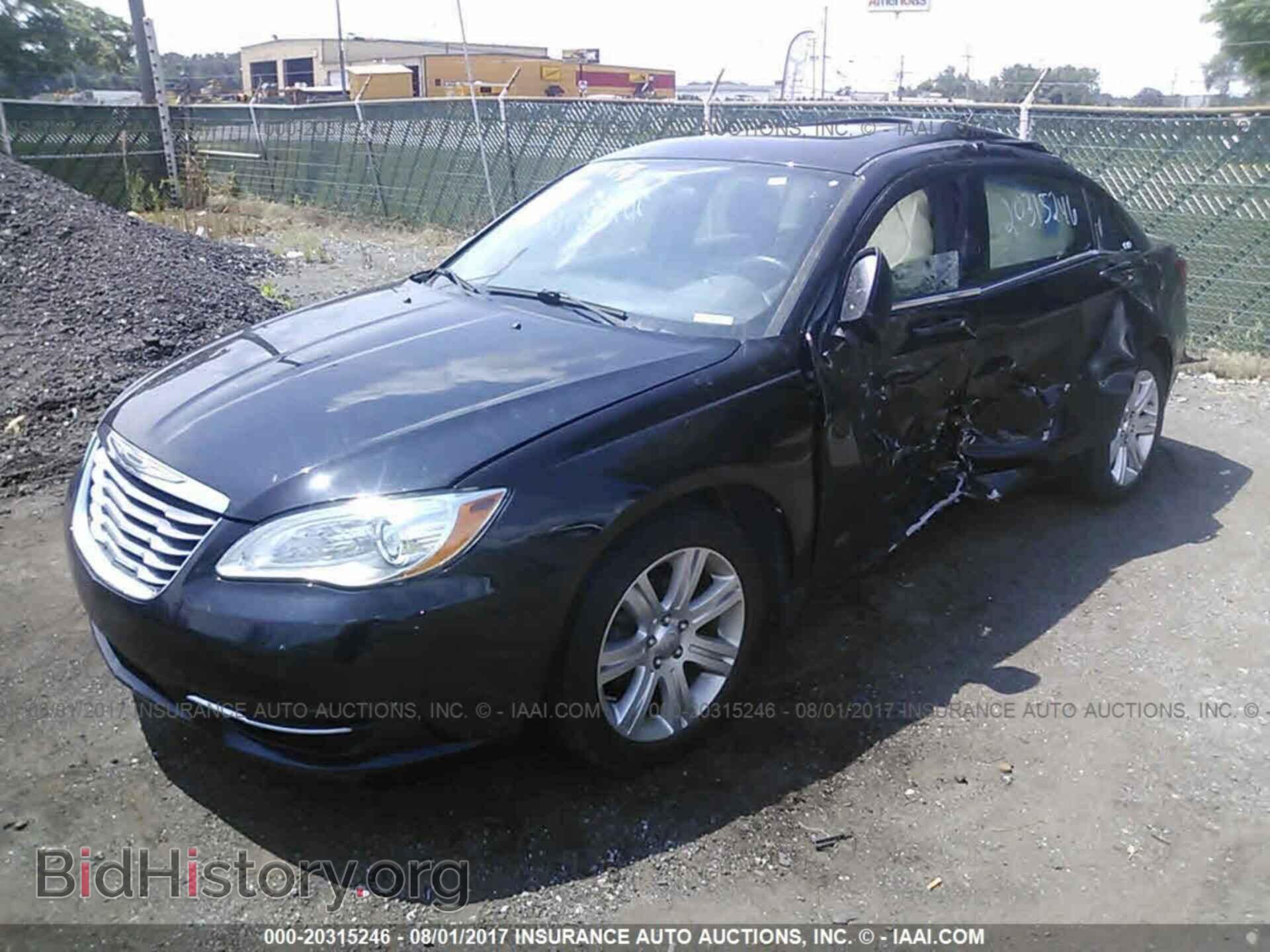 2011 Chrysler 200 - VIN: 1C3BC1FB2BN608031 - Фото 2