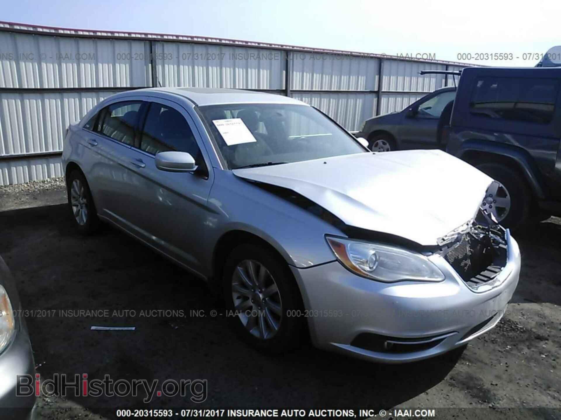 Photo 1C3BC1FB4BN502728 - Chrysler 200 2011