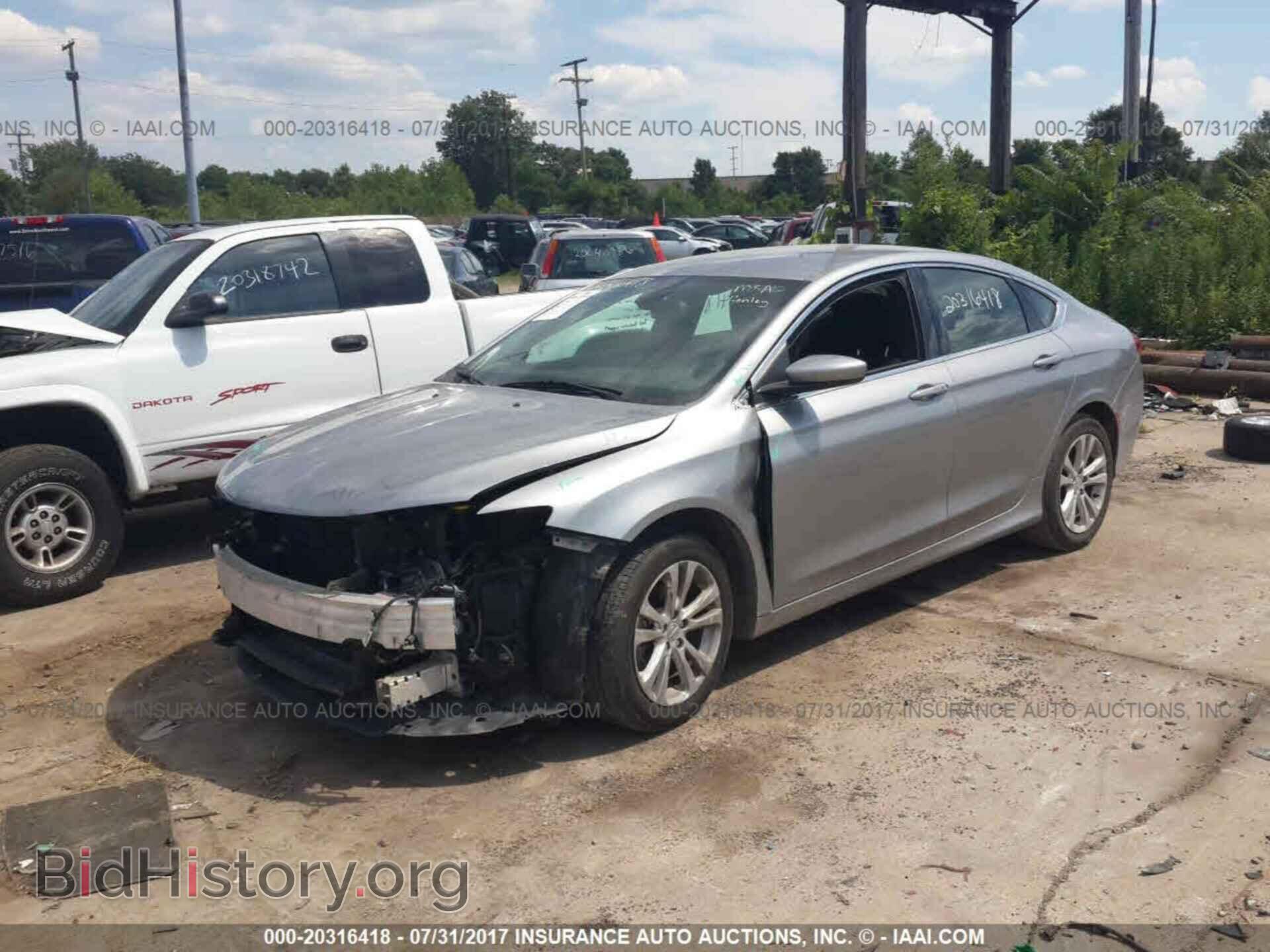2015 Chrysler 200 - VIN: 1C3CCCAB3FN525267 - Photo 2