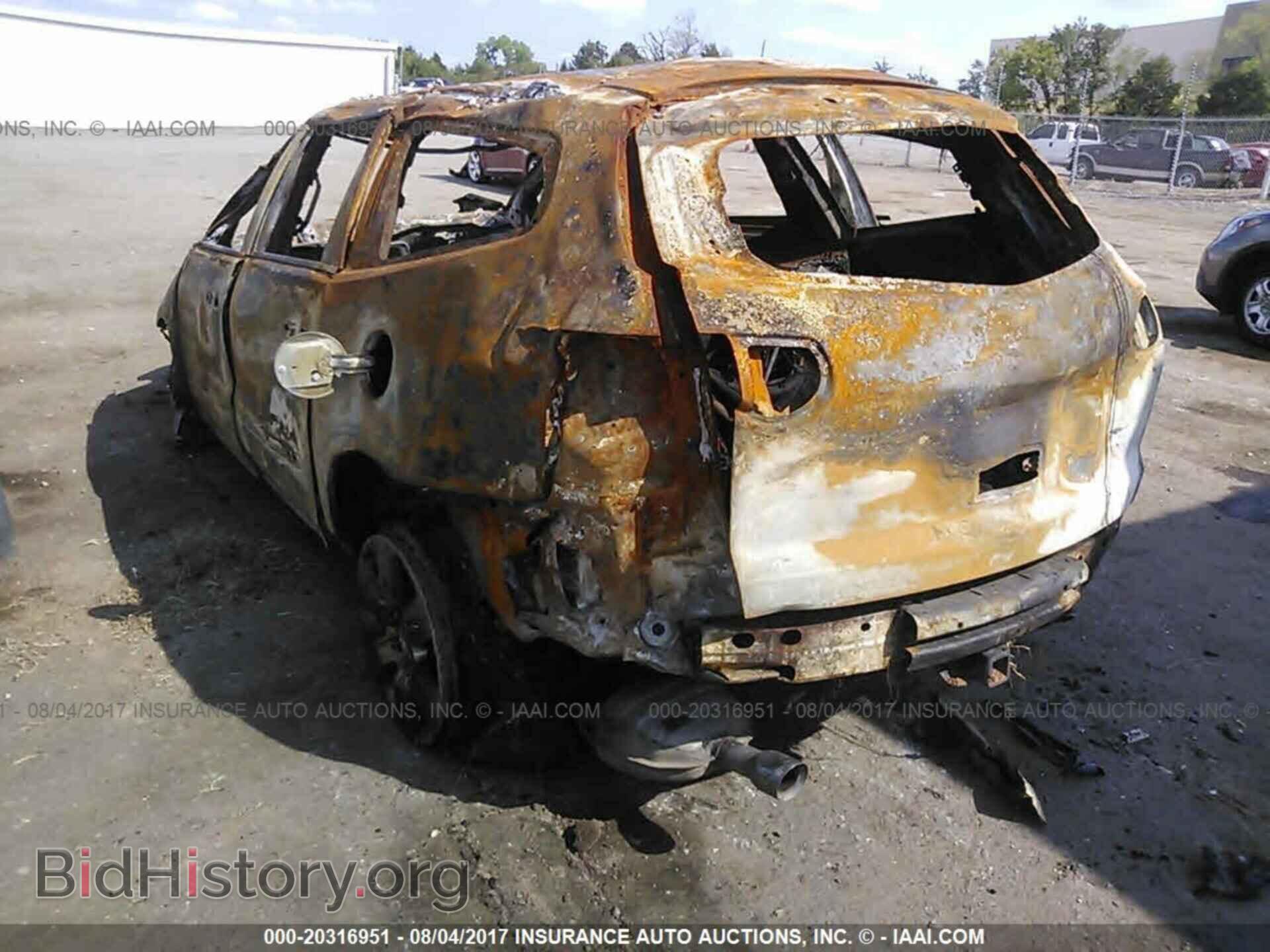 2011 Chevrolet Traverse - VIN: 1GNKVLED6BJ312433 - Photo 3