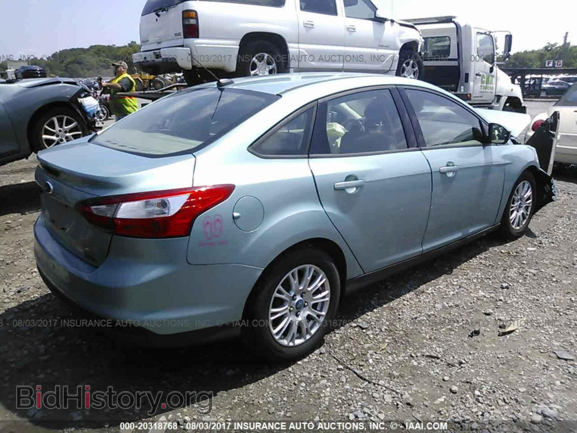 2012 Ford Focus - VIN: 1FAHP3F23CL178437 - Photo 4