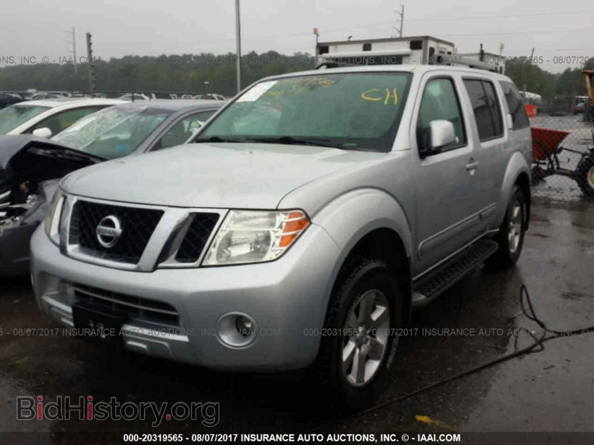 2011 Nissan Pathfinder - VIN: 5N1AR1NB1BC621755 - Фото 2
