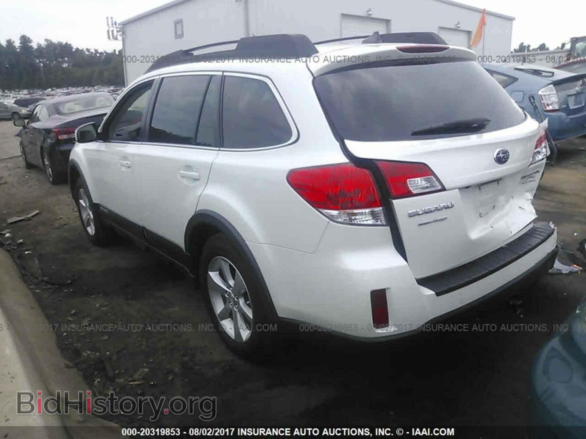 2014 Subaru Outback - VIN: 4S4BRCLC5E3328196 - Фото 3