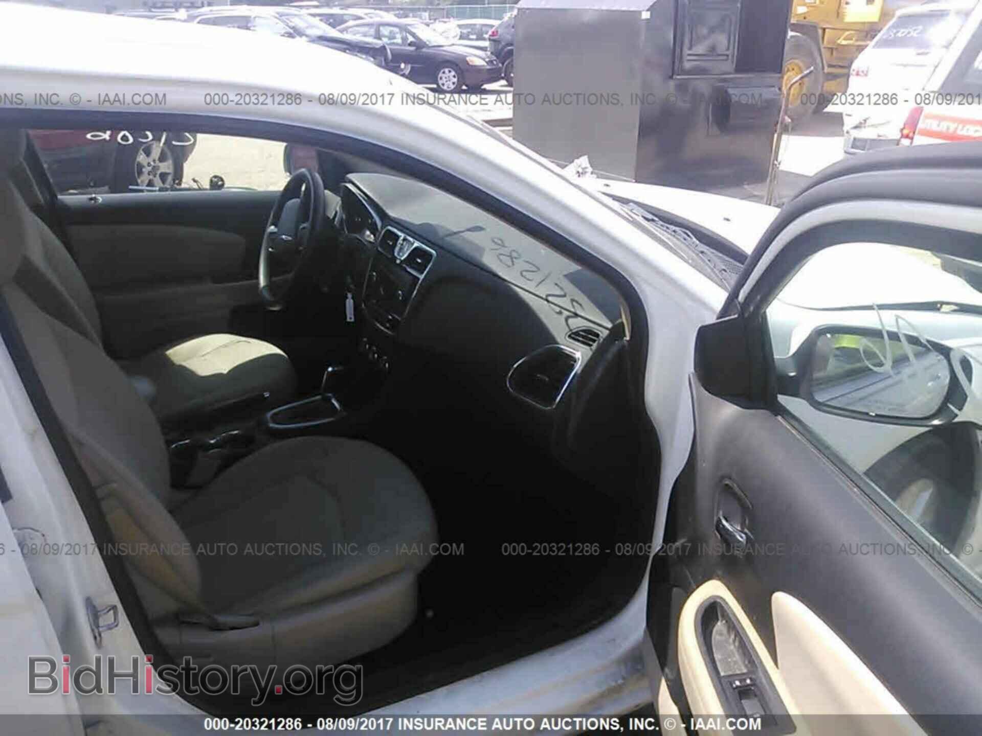 2011 Chrysler 200 - VIN: 1C3BC4FB4BN560016 - Photo 5