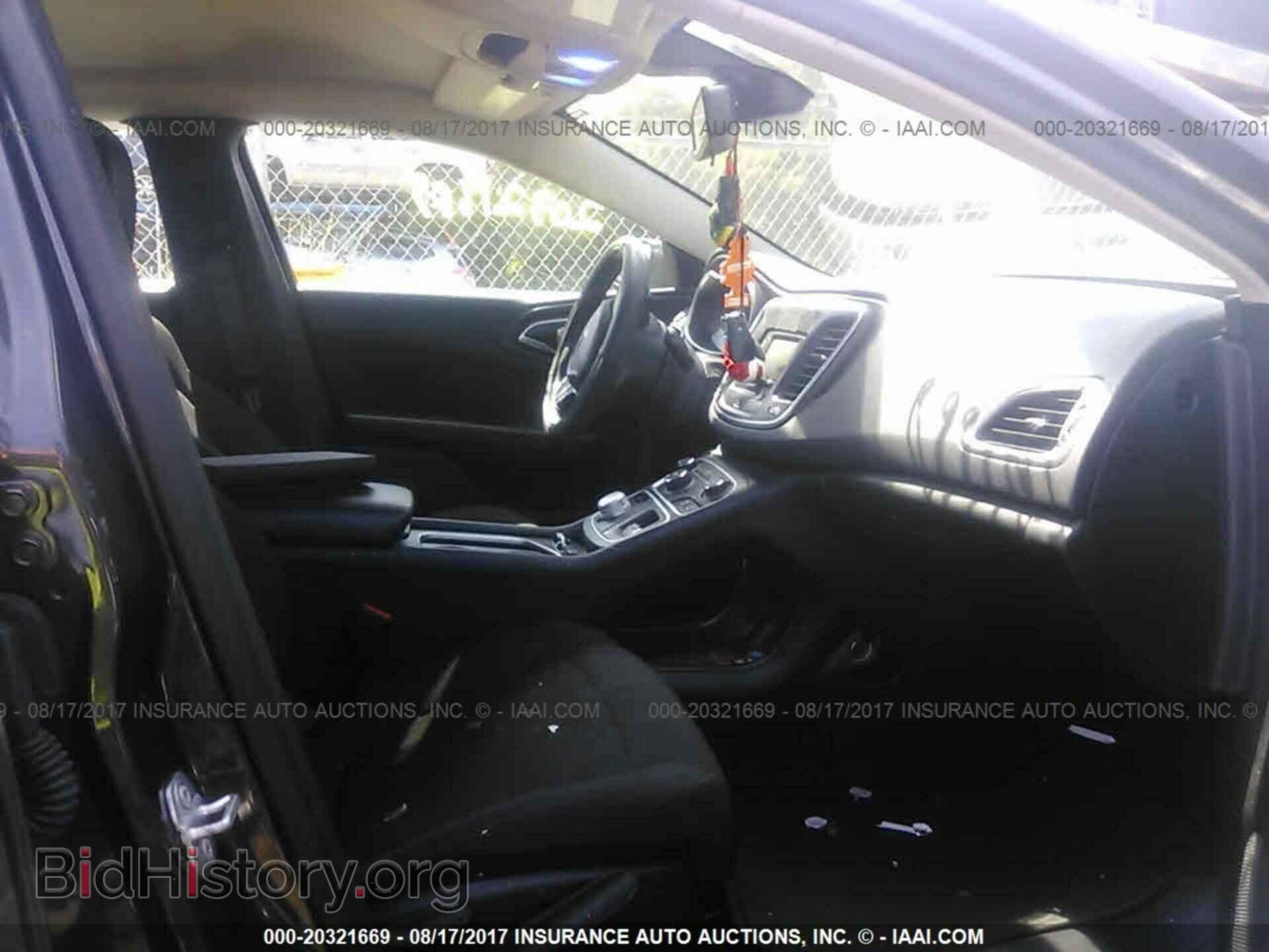 2016 Chrysler 200 - VIN: 1C3CCCAB9GN157470 - Photo 5