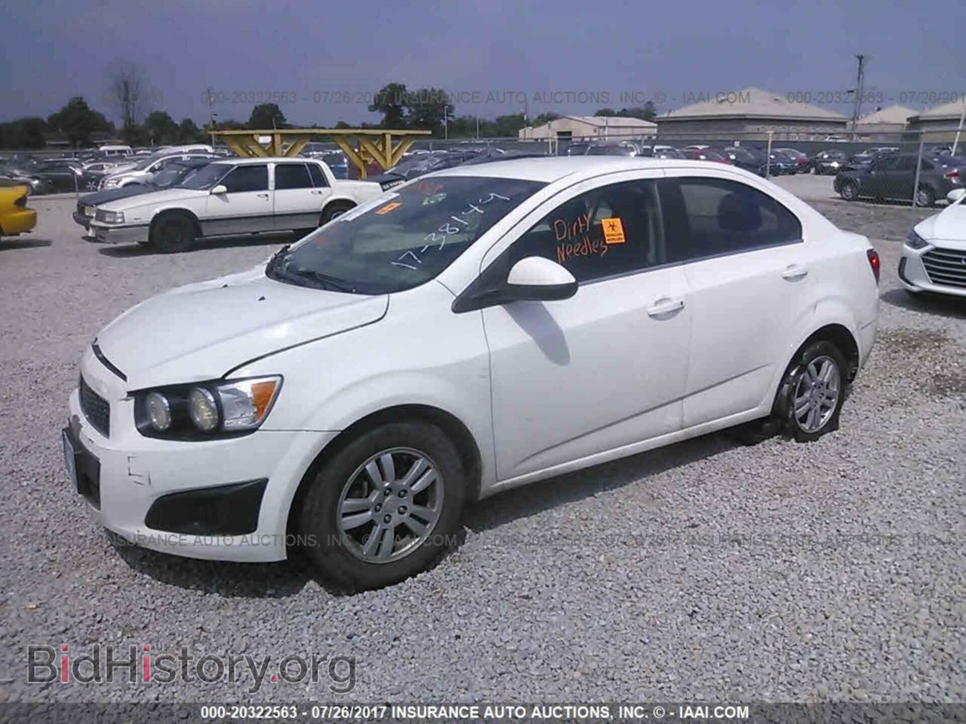 2014 Chevrolet Sonic - VIN: 1G1JC5SH3E4177436 - Фото 2