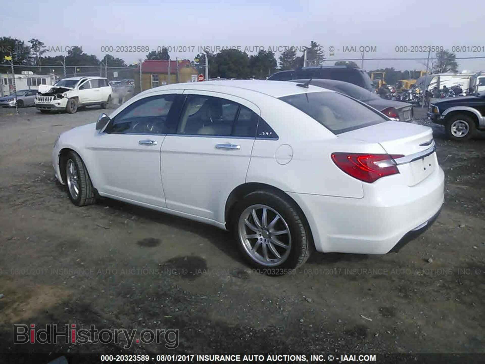 2011 Chrysler 200 - VIN: 1C3BC2FGXBN618226 - Photo 3
