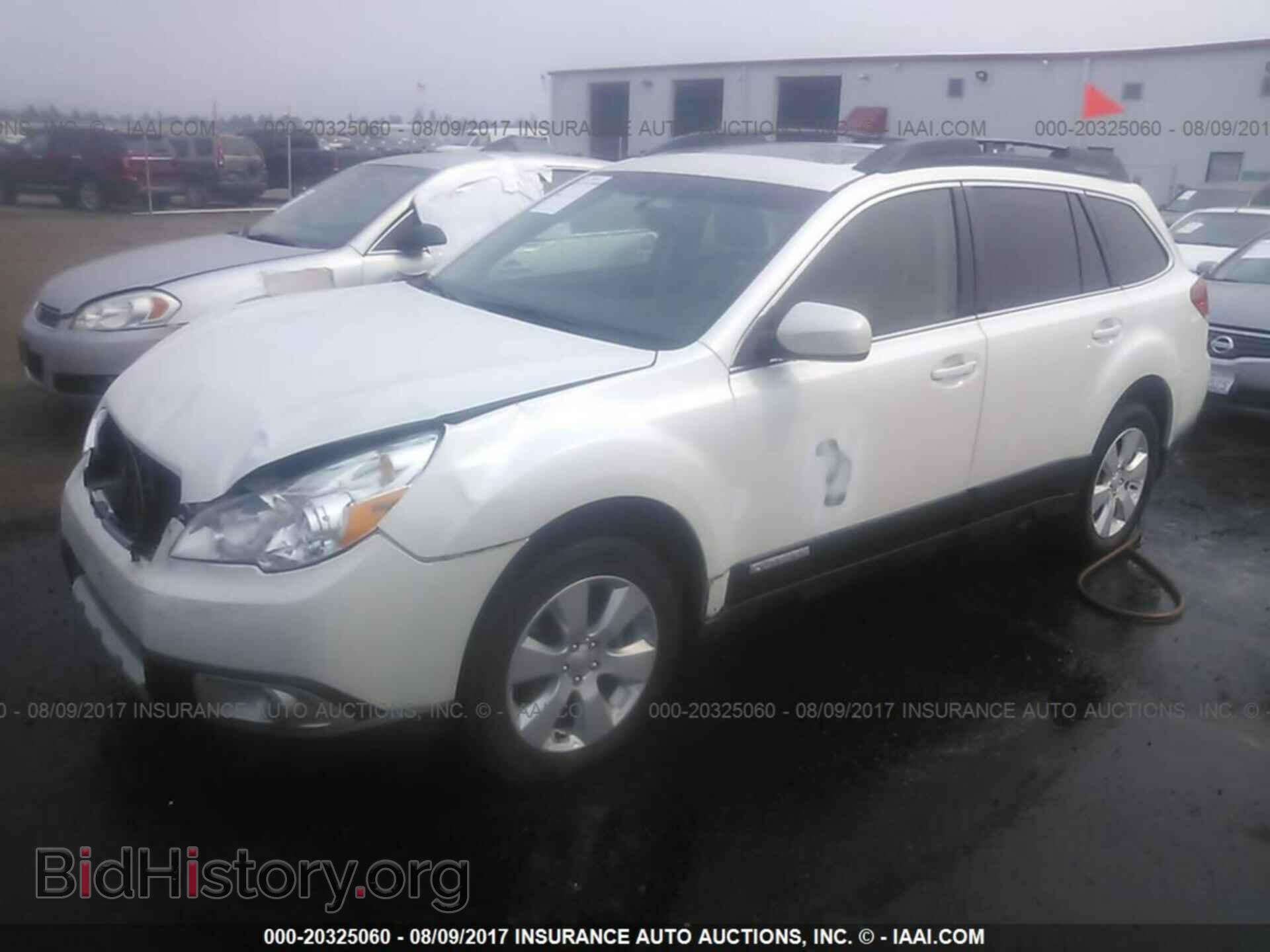 2011 Subaru Outback - VIN: 4S4BRBLC5B3408720 - Фото 2