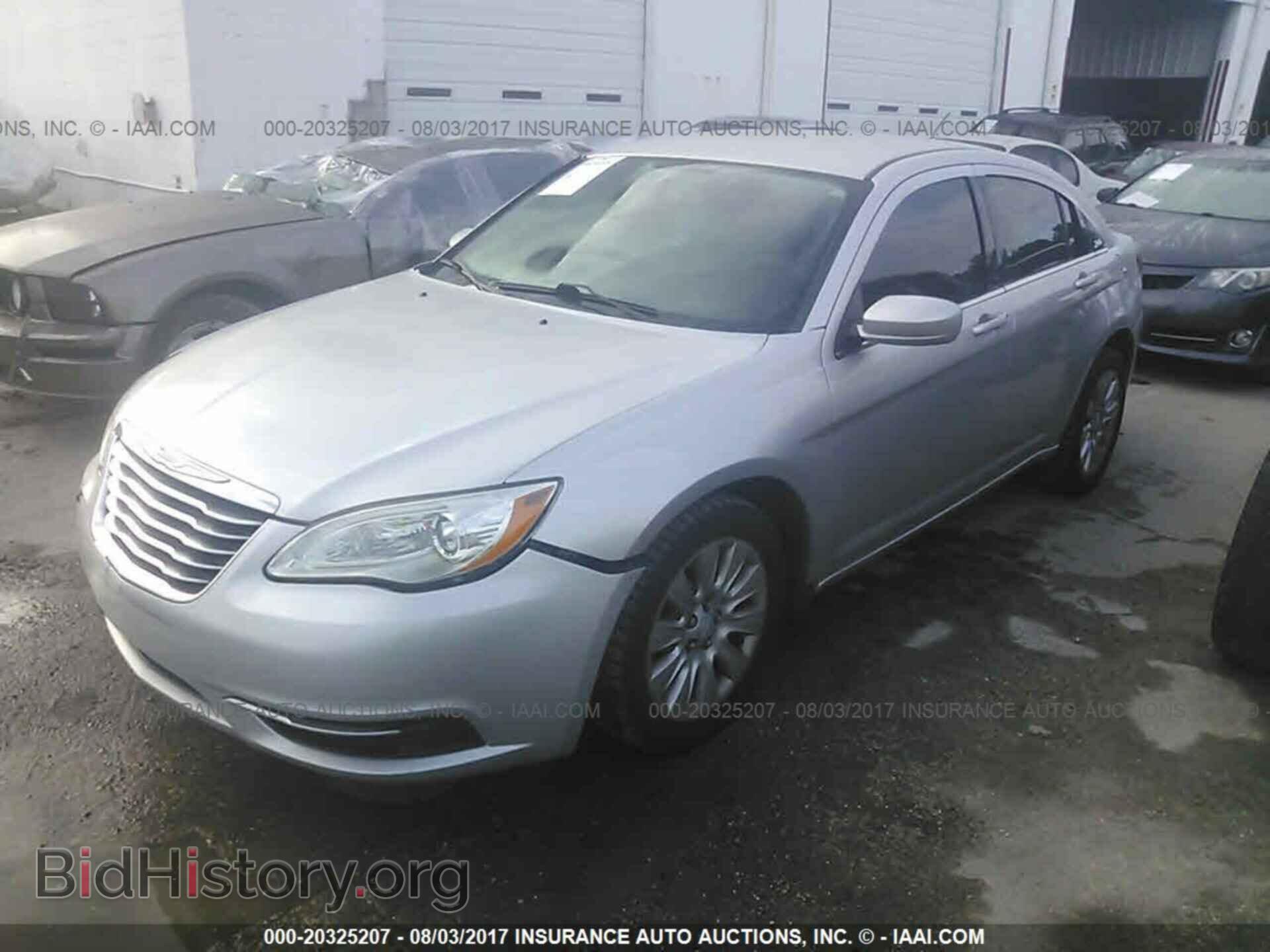 2012 Chrysler 200 - VIN: 1C3CCBAB6CN320760 - Фото 2