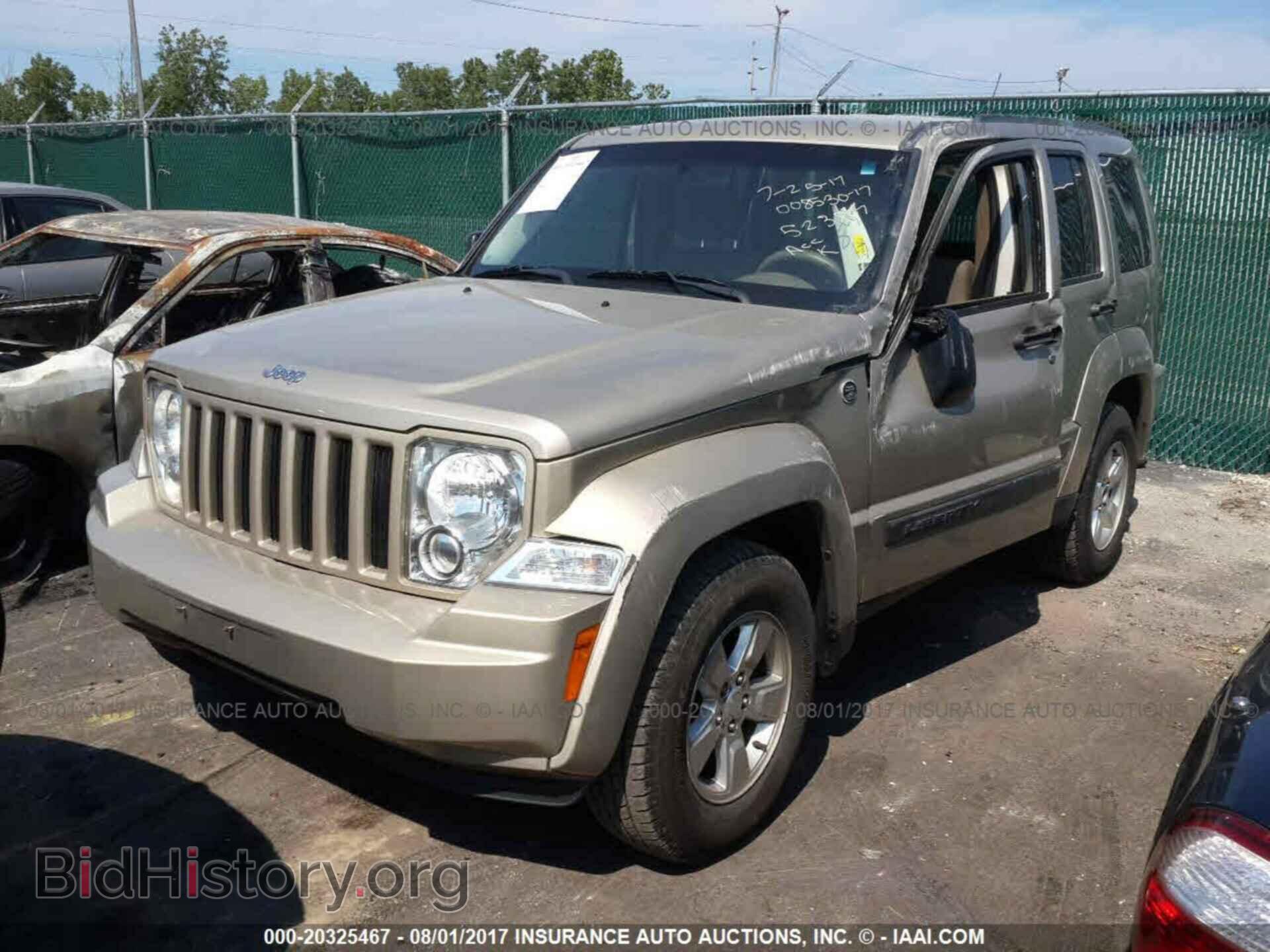 2011 Jeep Liberty - VIN: 1J4PN2GK1BW523847 - Фото 2