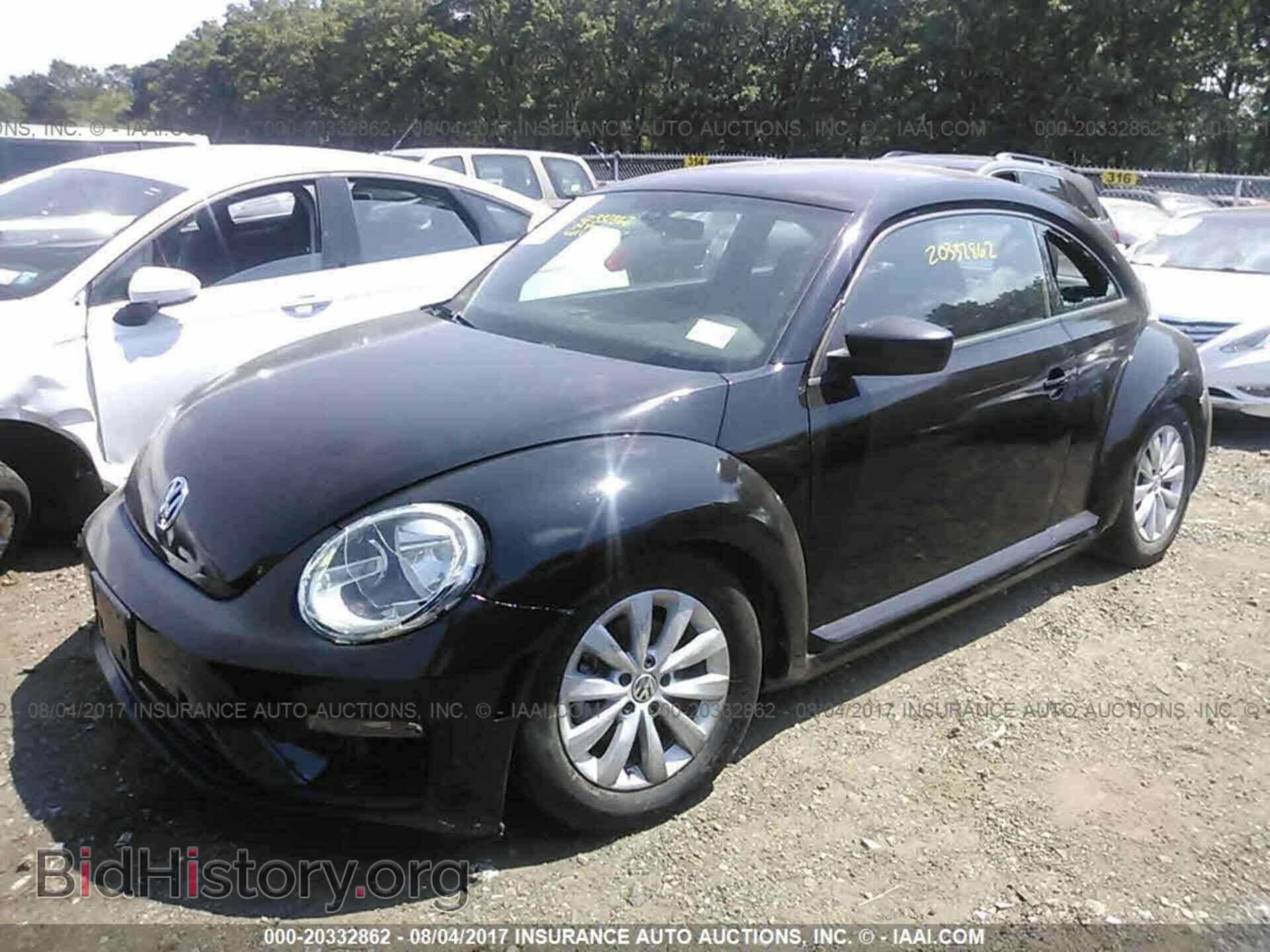 2017 Volkswagen Beetle - VIN: 3VWF17AT2HM612246 - Фото 2