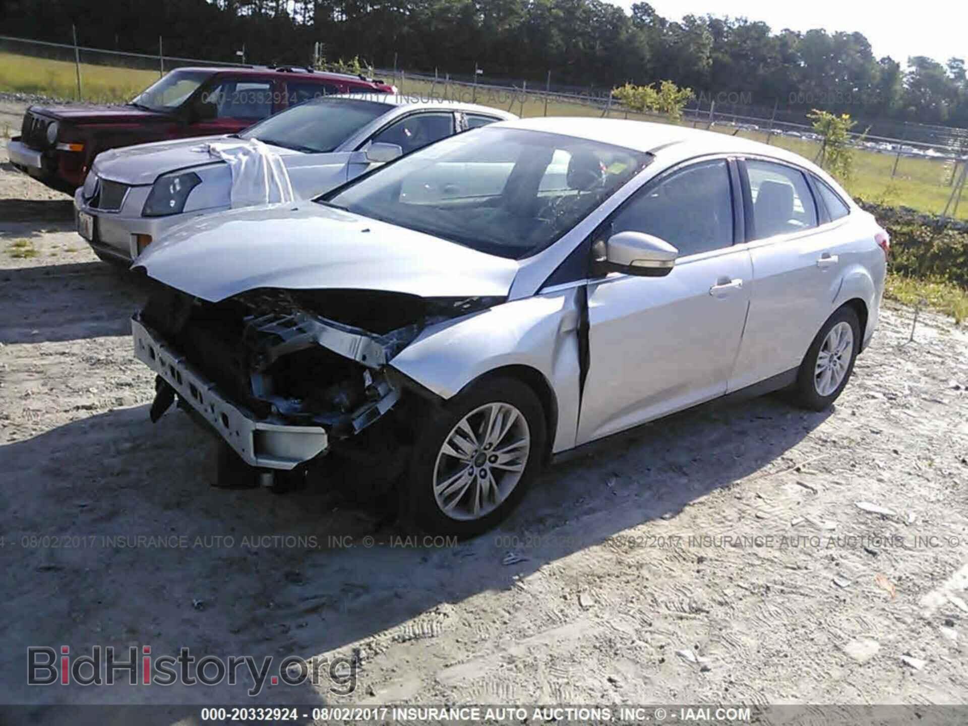 2012 Ford Focus - VIN: 1FAHP3H26CL121095 - Photo 2