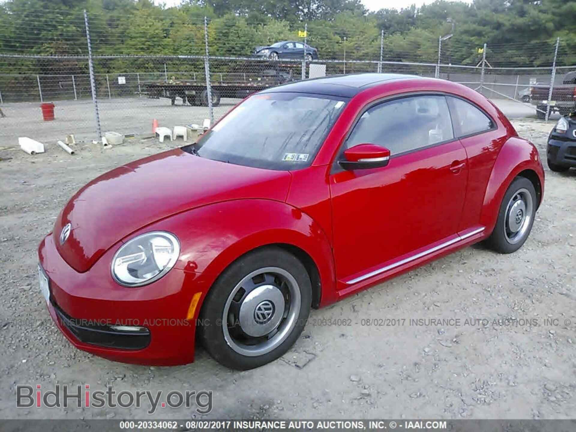 2012 Volkswagen Beetle - VIN: 3VWJP7AT2CM637858 - Фото 2