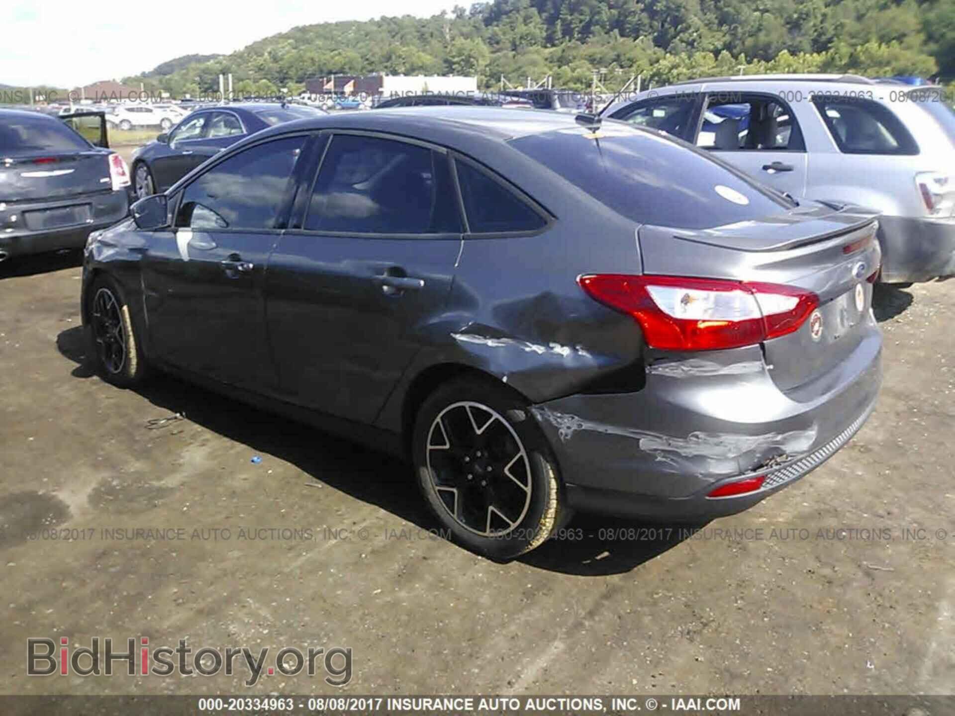 2012 Ford Focus - VIN: 1FAHP3F22CL384963 - Photo 3
