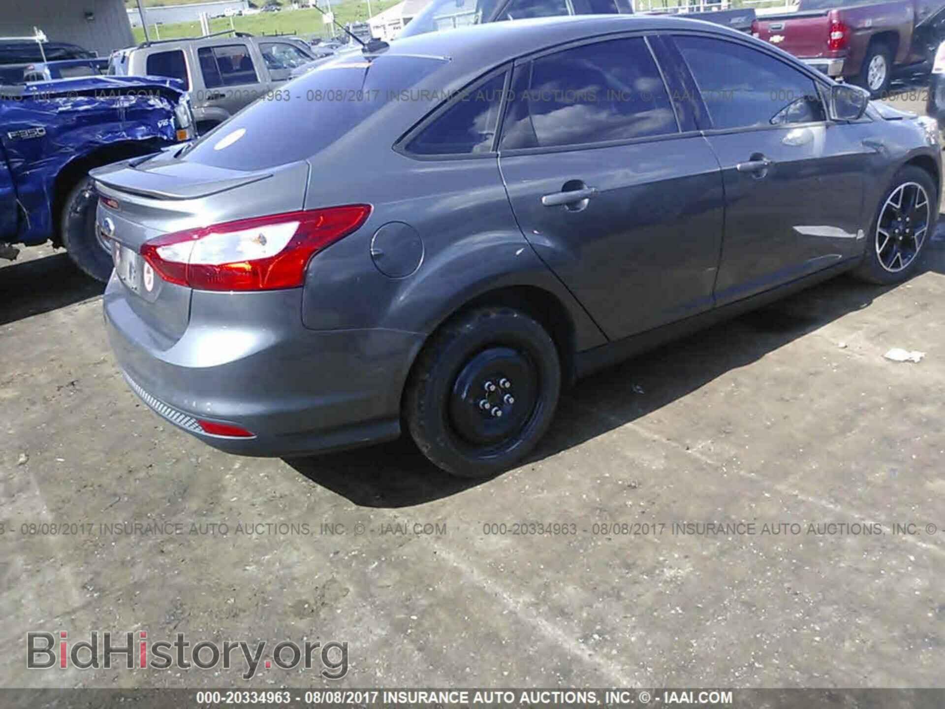 2012 Ford Focus - VIN: 1FAHP3F22CL384963 - Photo 4
