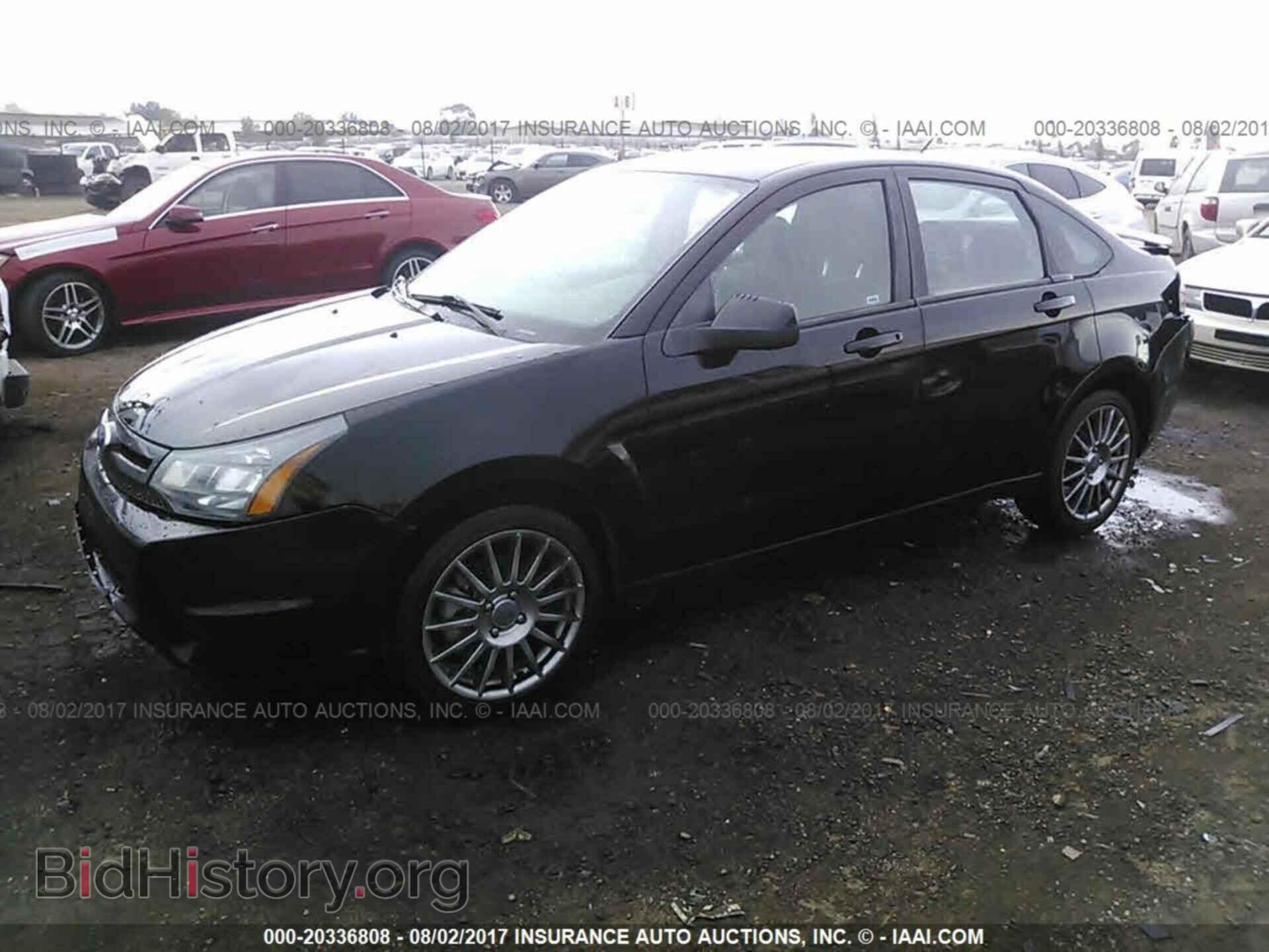2011 Ford Focus - VIN: 1FAHP3GN4BW166934 - Photo 2
