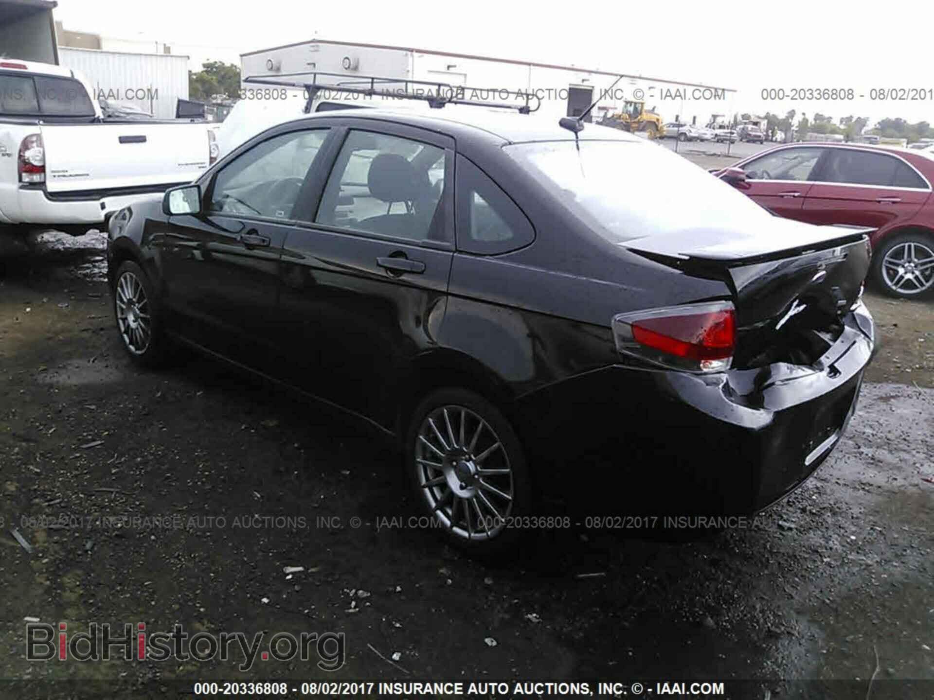 2011 Ford Focus - VIN: 1FAHP3GN4BW166934 - Photo 3