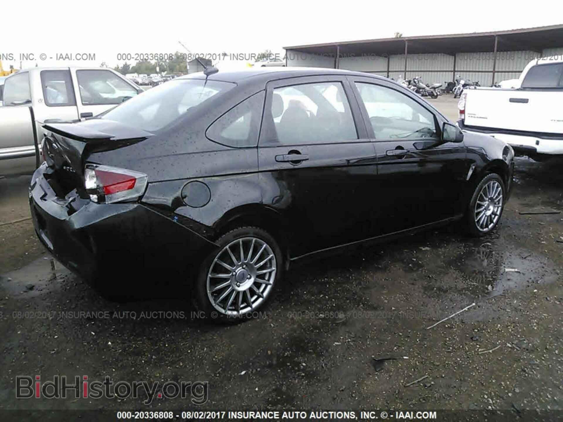 2011 Ford Focus - VIN: 1FAHP3GN4BW166934 - Photo 4