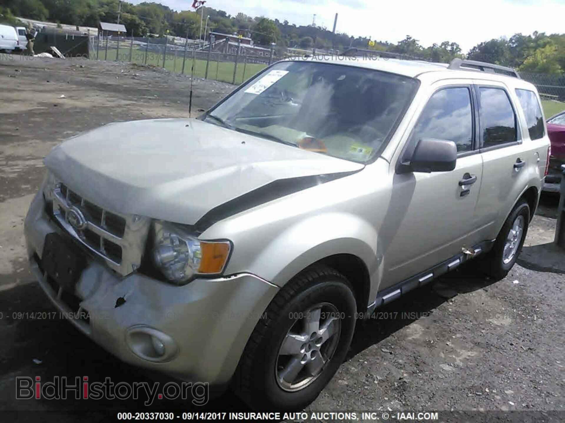 2011 Ford Escape - VIN: 1FMCU0D78BKA12196 - Photo 2