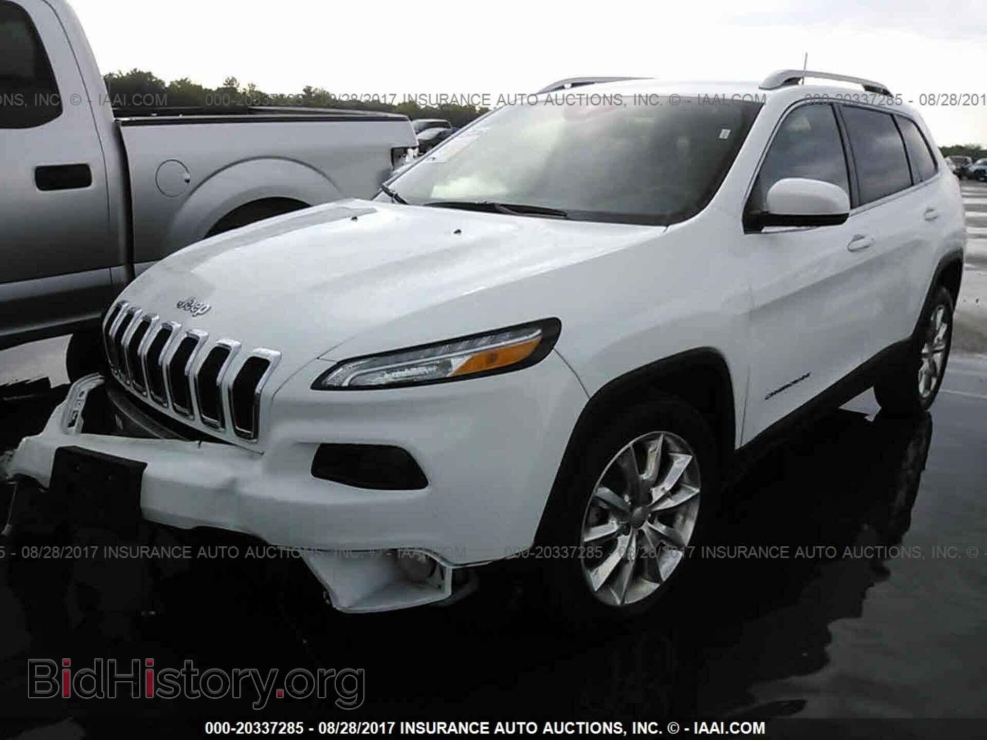 2017 Jeep Cherokee - VIN: 1C4PJLDB2HW516538 - Photo 2