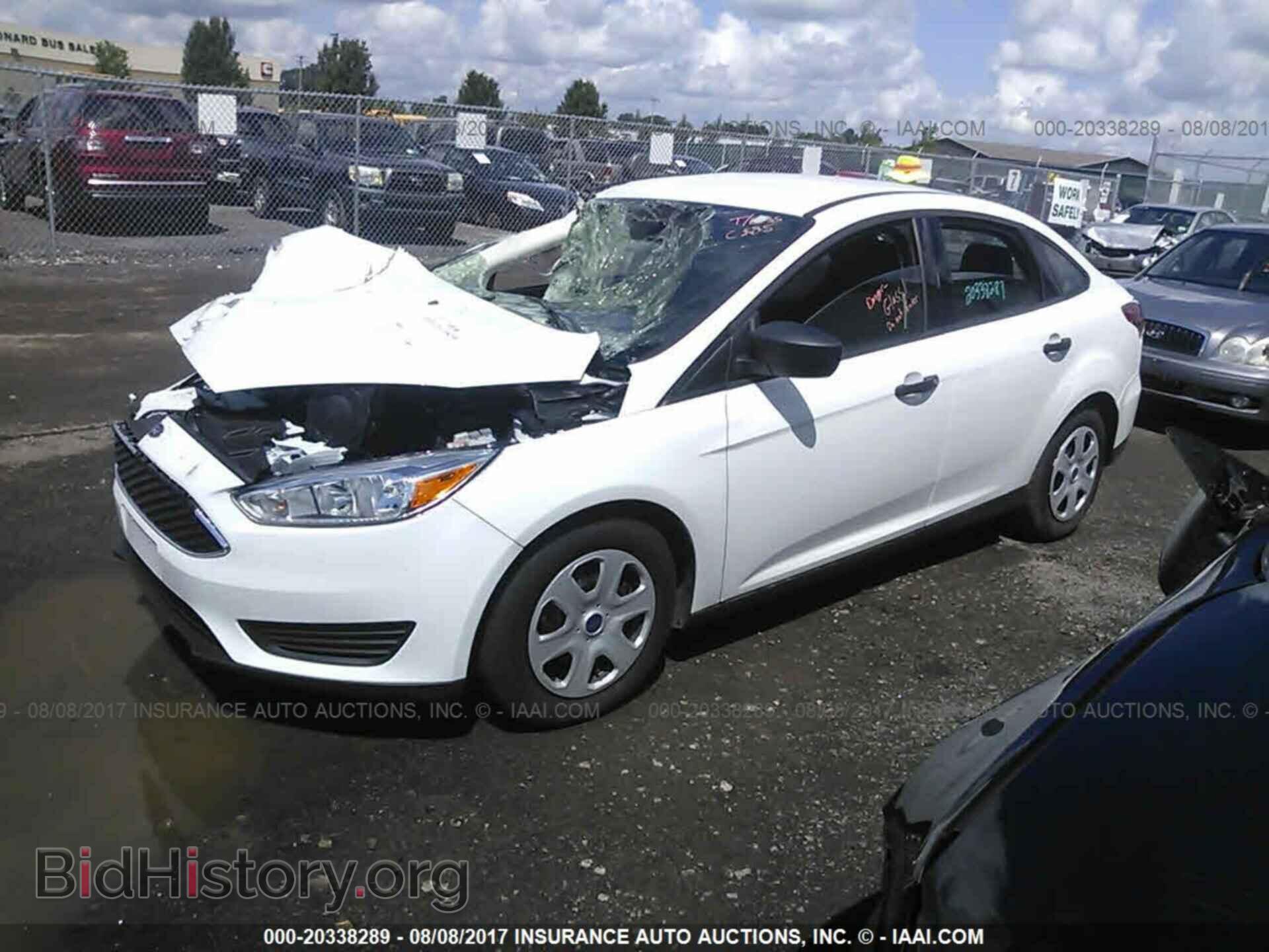 2017 Ford Focus - VIN: 1FADP3E2XHL243226 - Photo 2