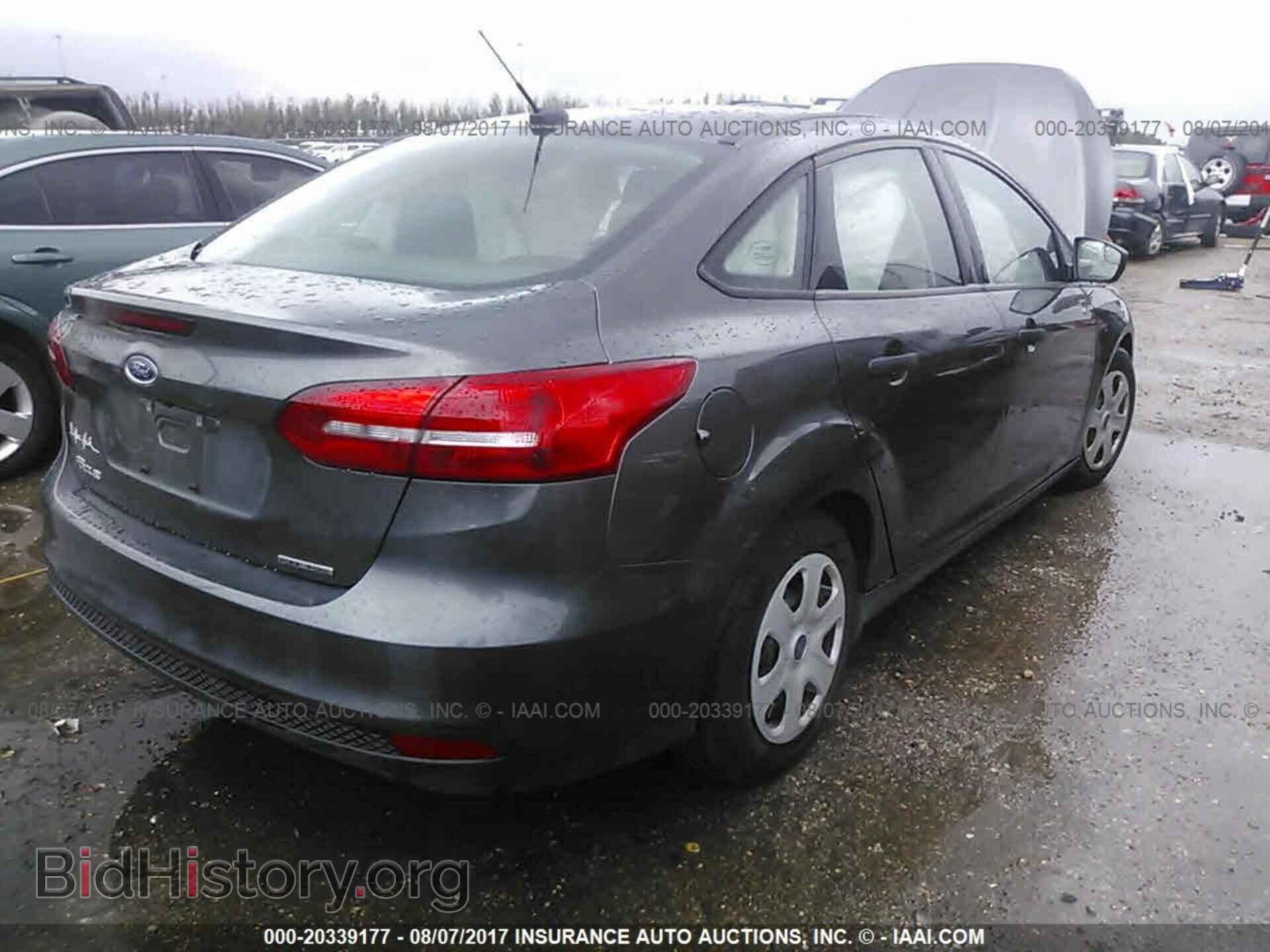 2016 Ford Focus - VIN: 1FADP3E24GL262501 - Photo 4