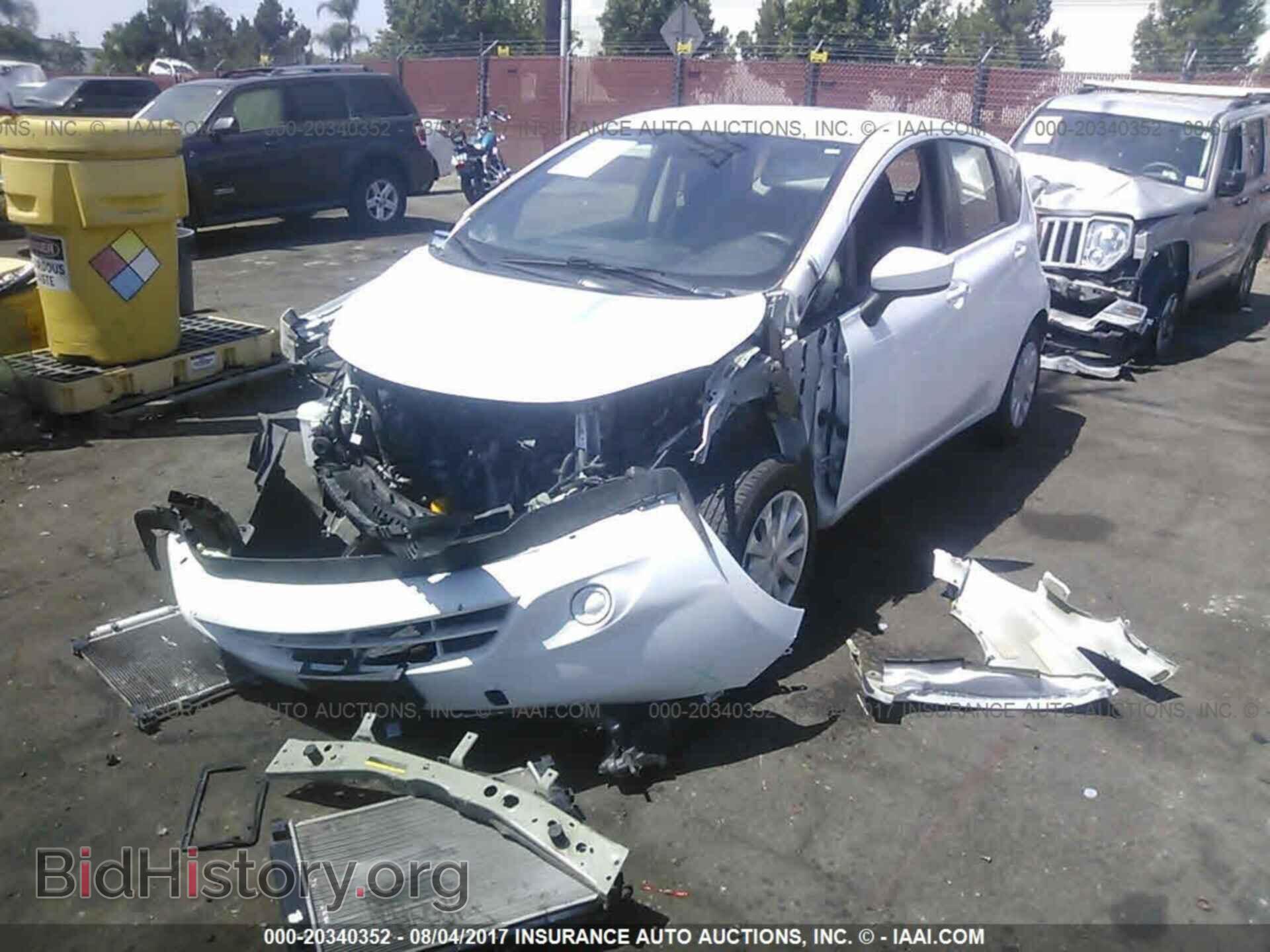 2015 Nissan Versa note - VIN: 3N1CE2CP1FL413885 - Фото 2