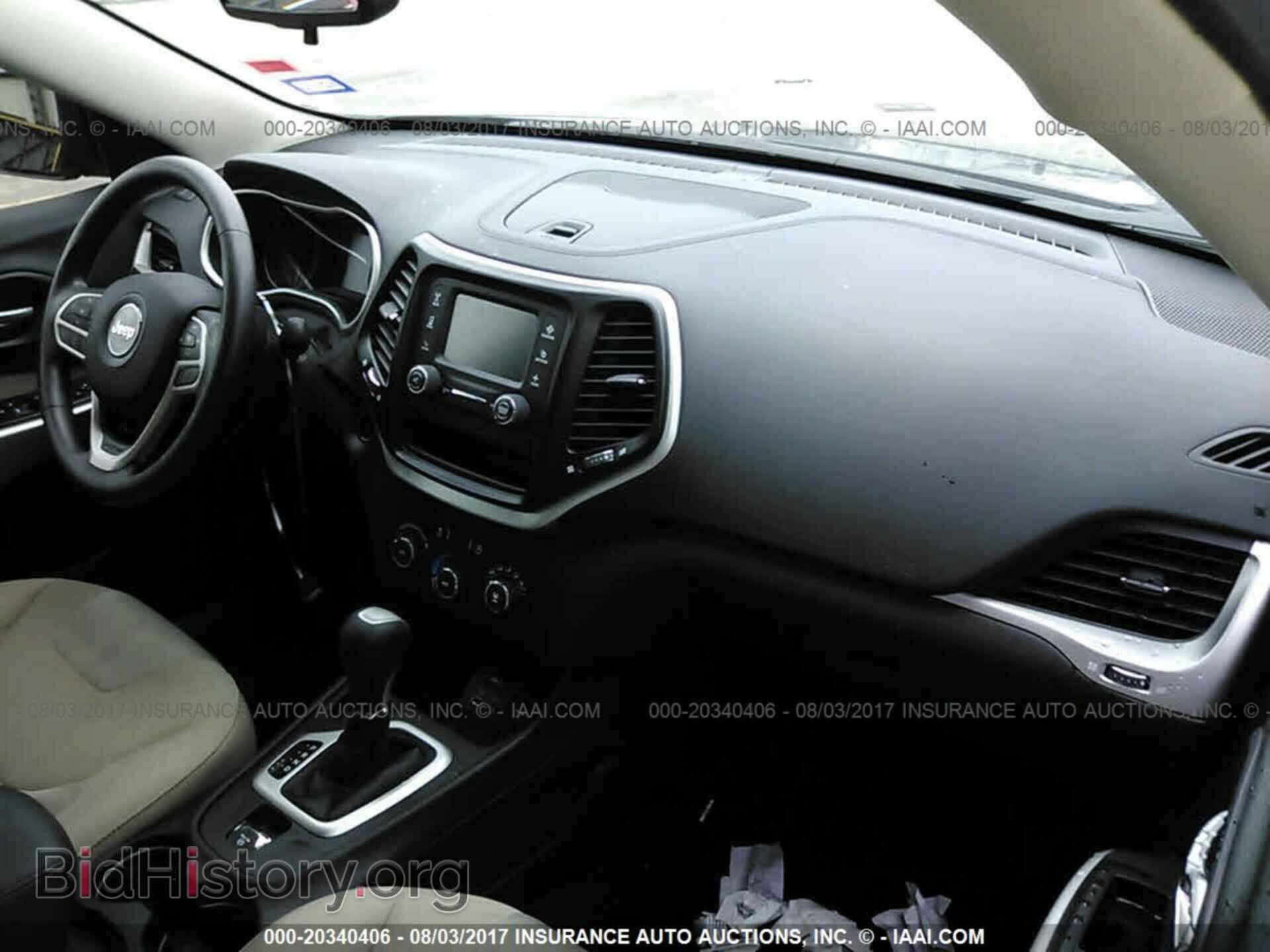 2017 Jeep Cherokee - VIN: 1C4PJLAS2HW593124 - Photo 5