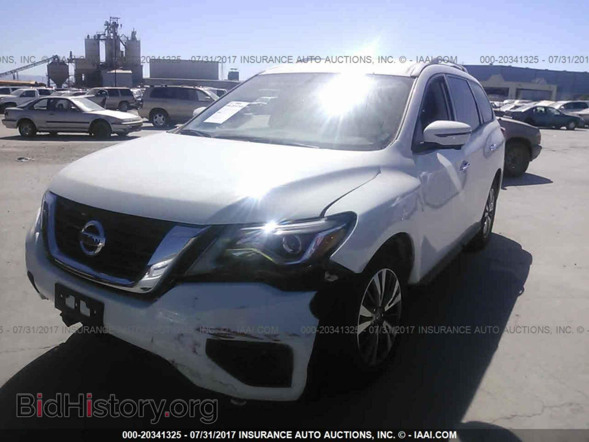 2017 Nissan Pathfinder - VIN: 5N1DR2MM8HC654783 - Фото 2