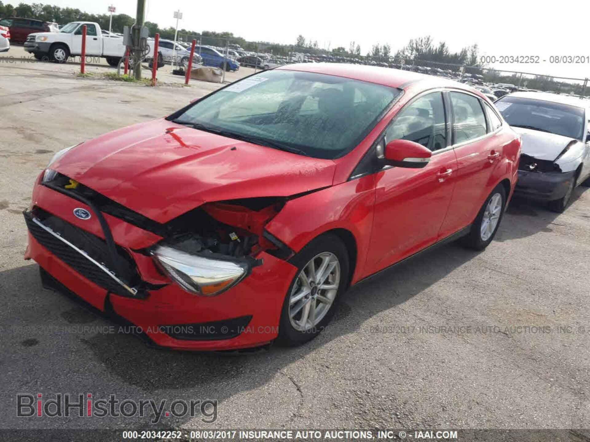 2015 Ford Focus - VIN: 1FADP3F24FL207186 - Фото 2
